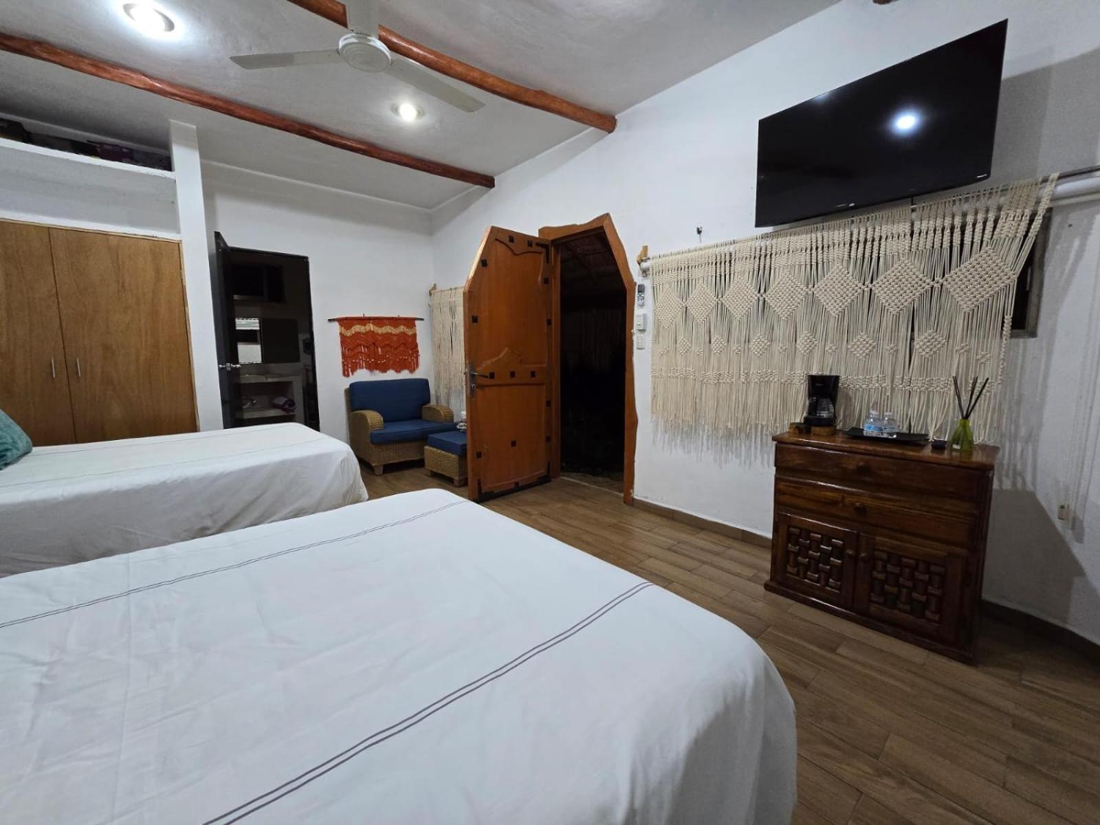 Twin Room with Garden View - Photo 3