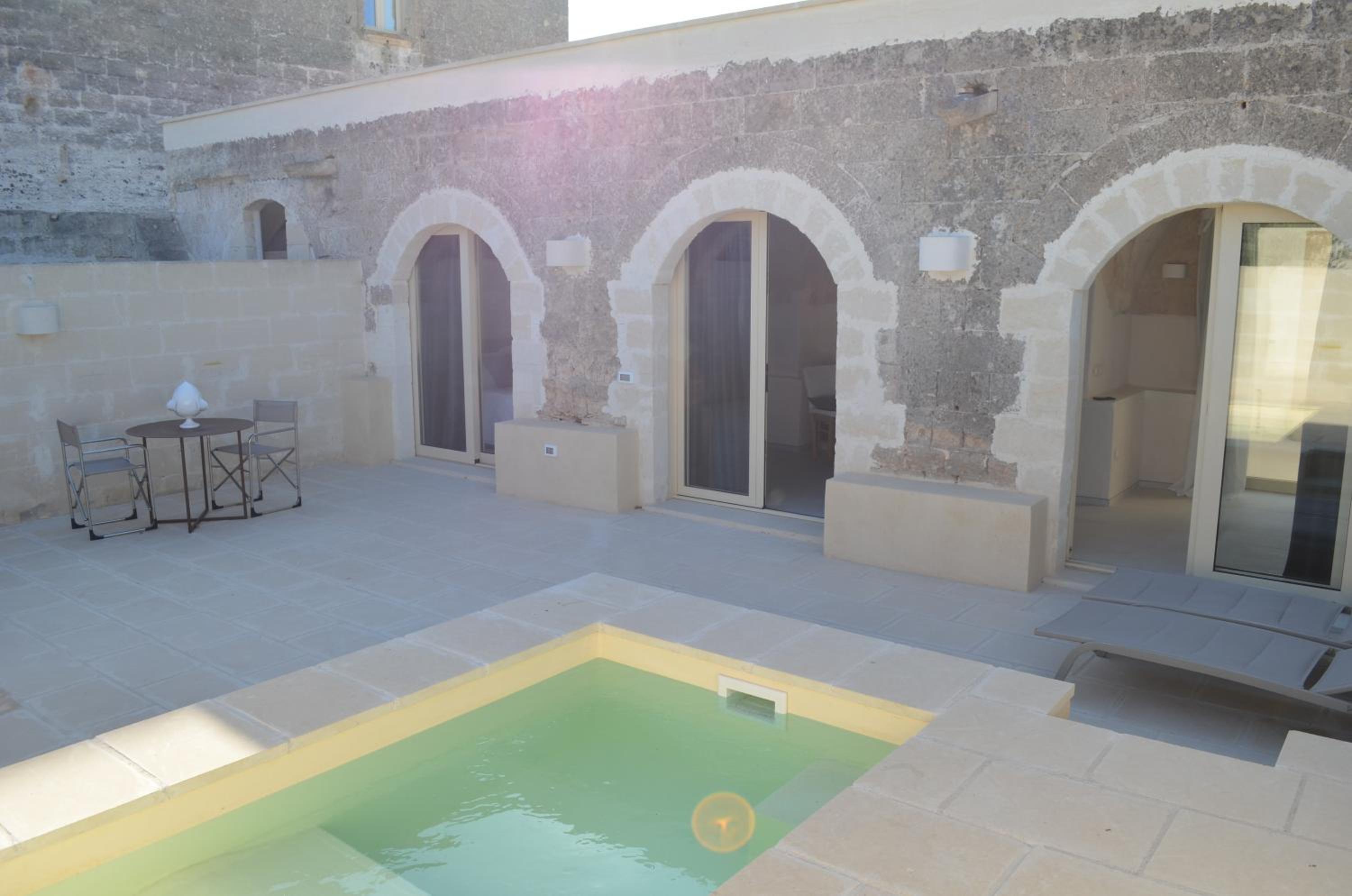 Suite with Private Pool - Photo 5
