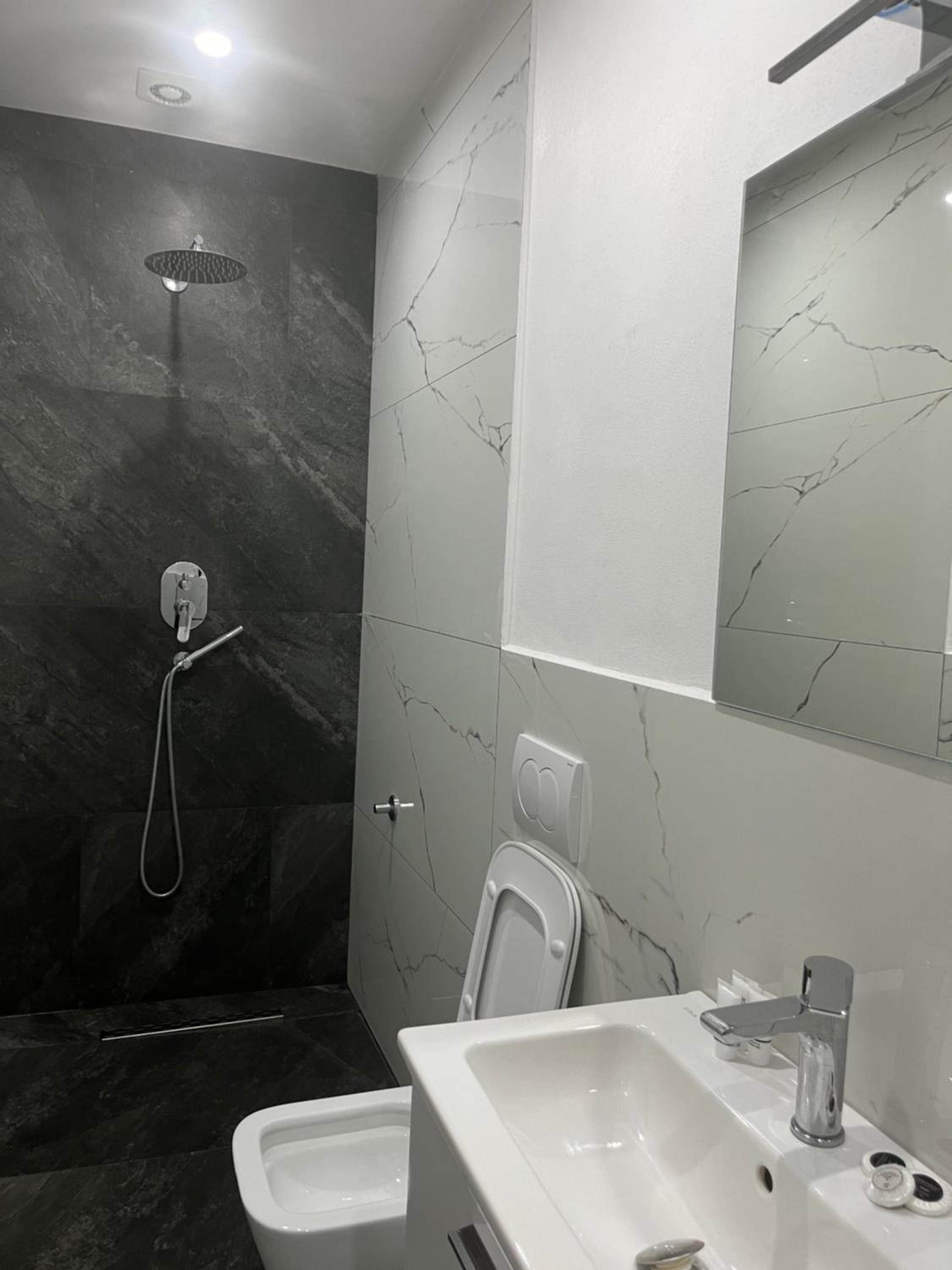 Basic Triple Room photo 2
