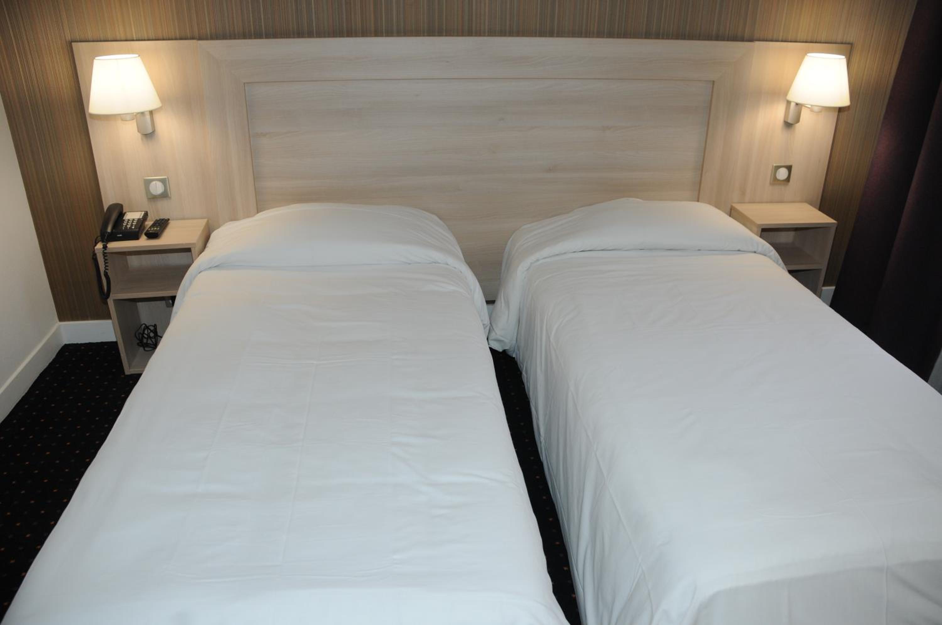 Twin Room - Photo 2