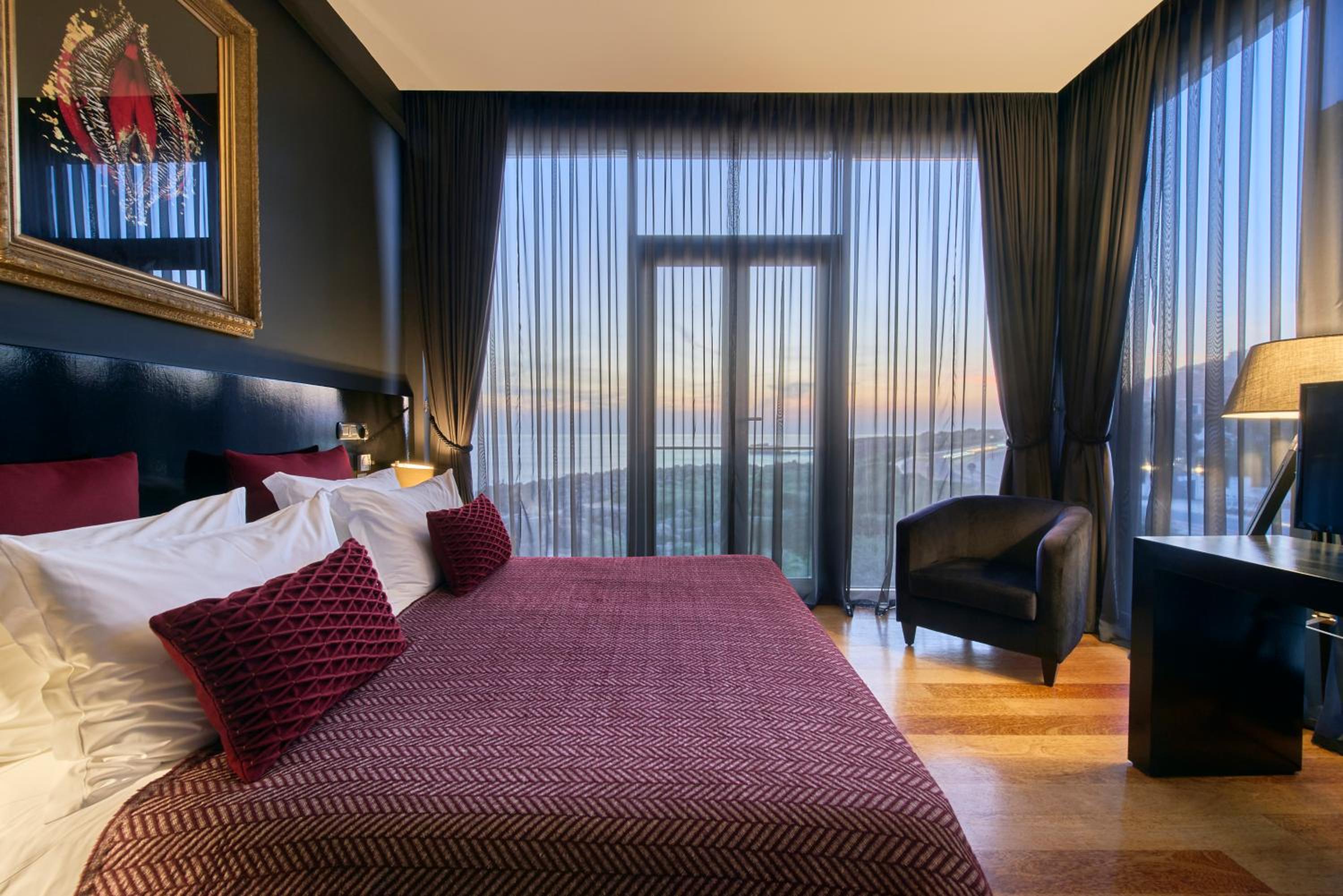 Suite - Photo 9