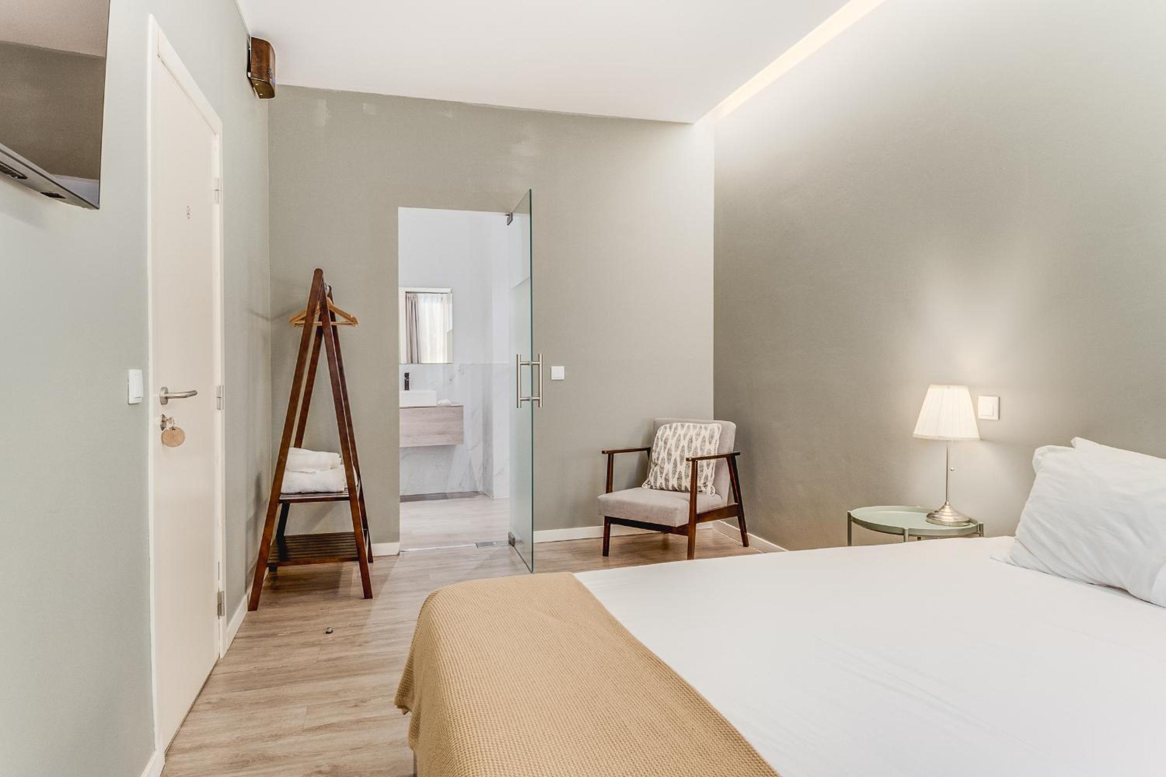 Standard Suite - Photo 8