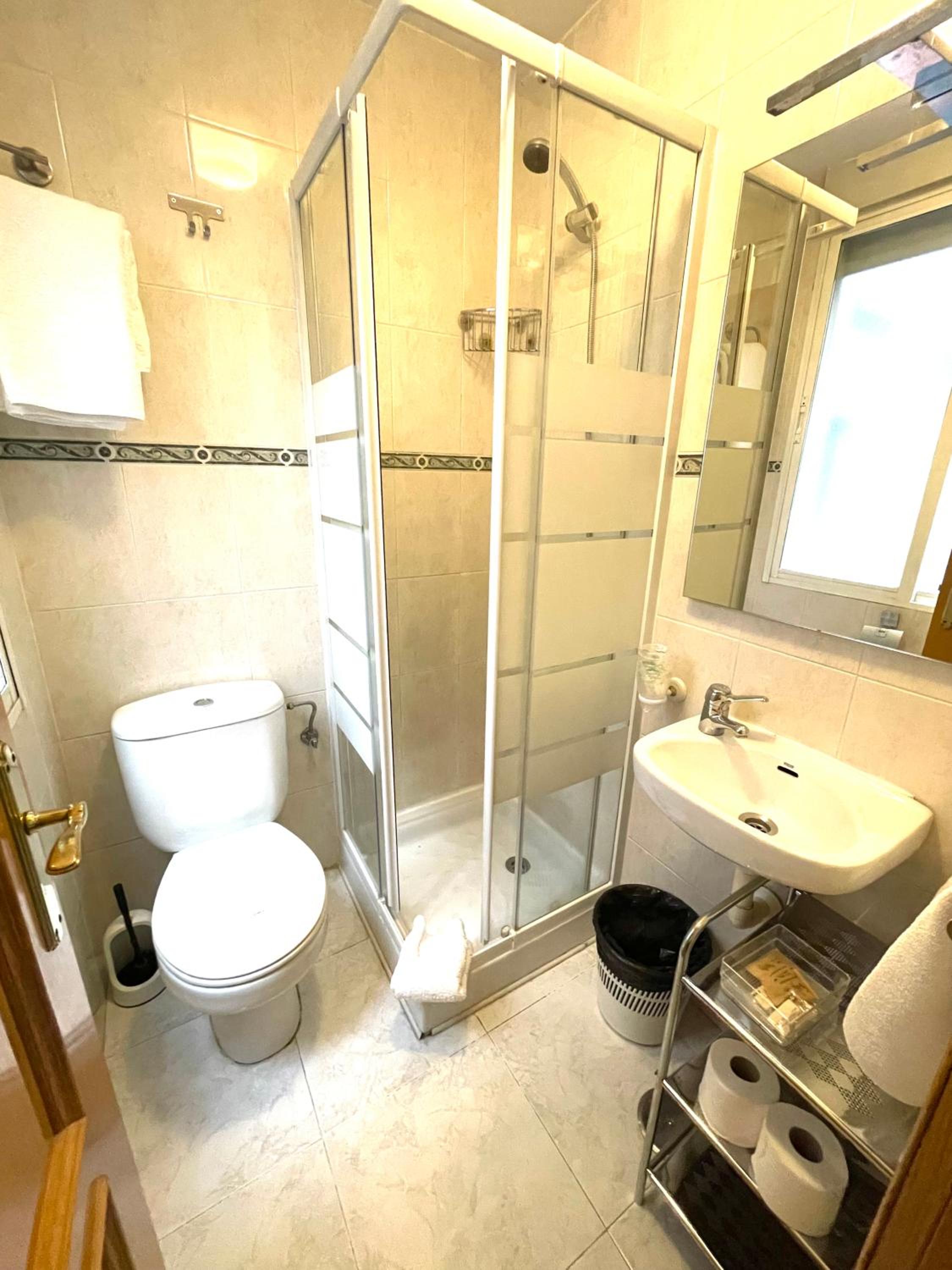 Double Room with Private Bathroom photo 2
