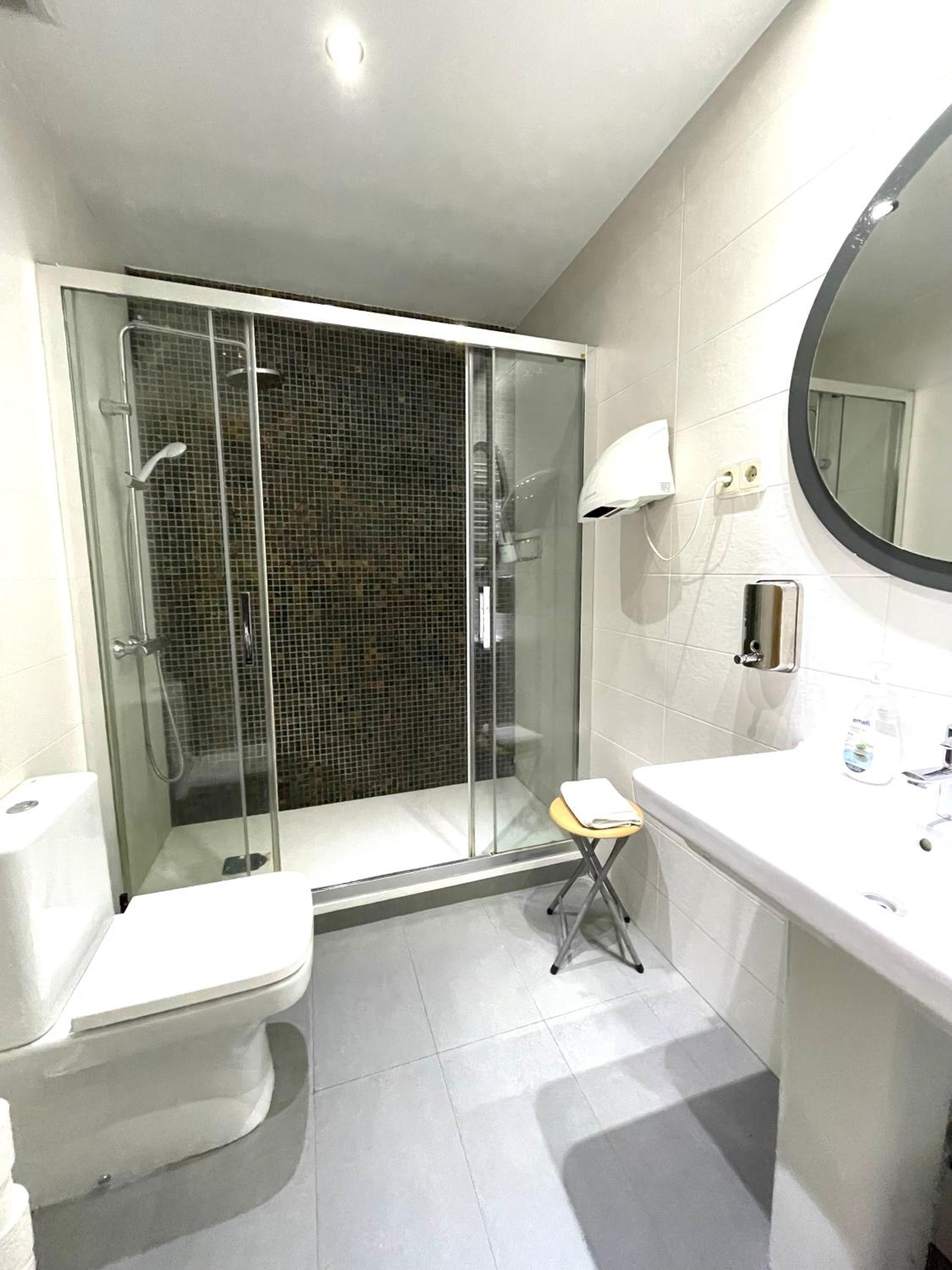 Double Room with Shared Bathroom photo 2