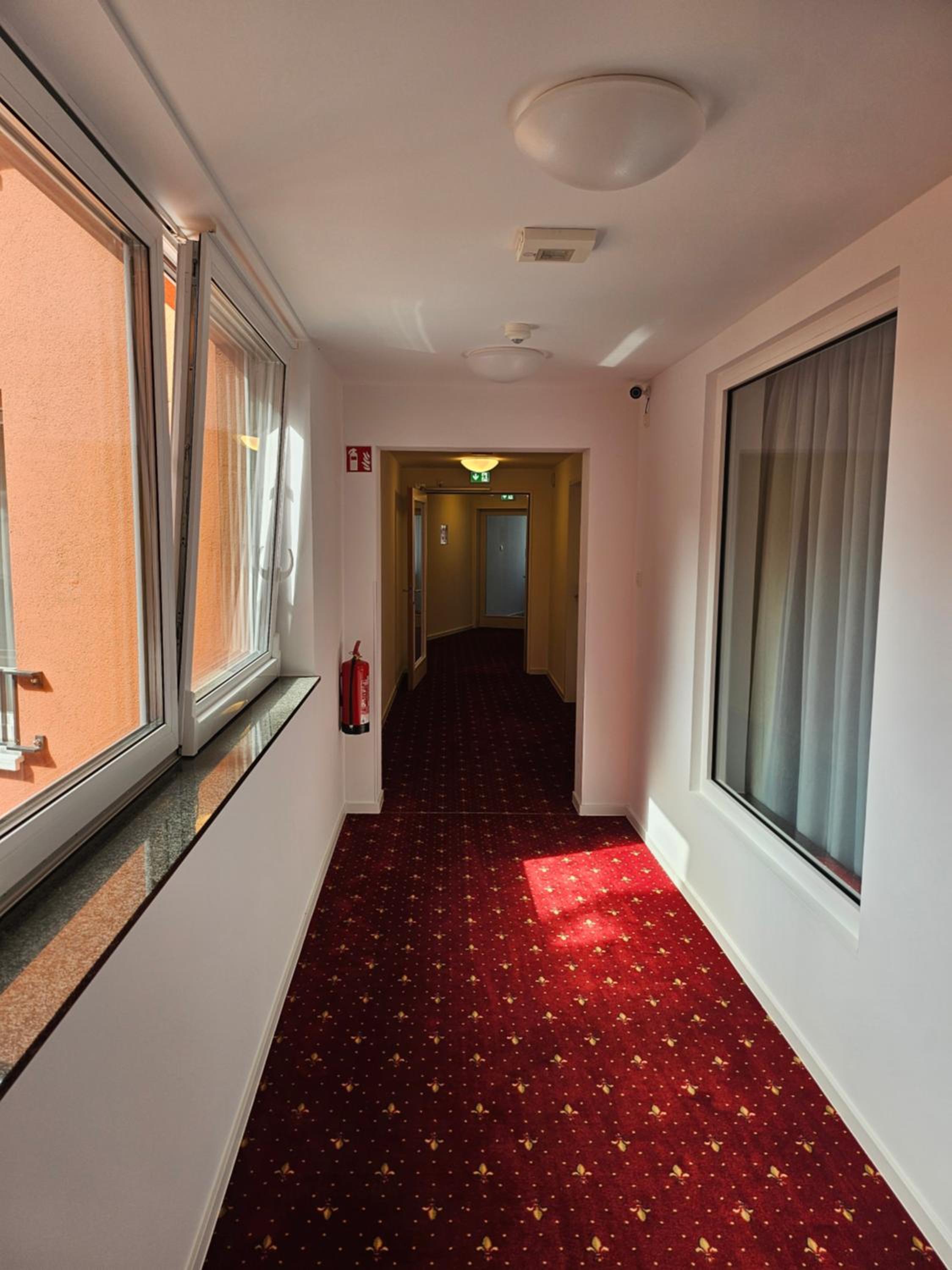 Handicap Room thumbnail 6