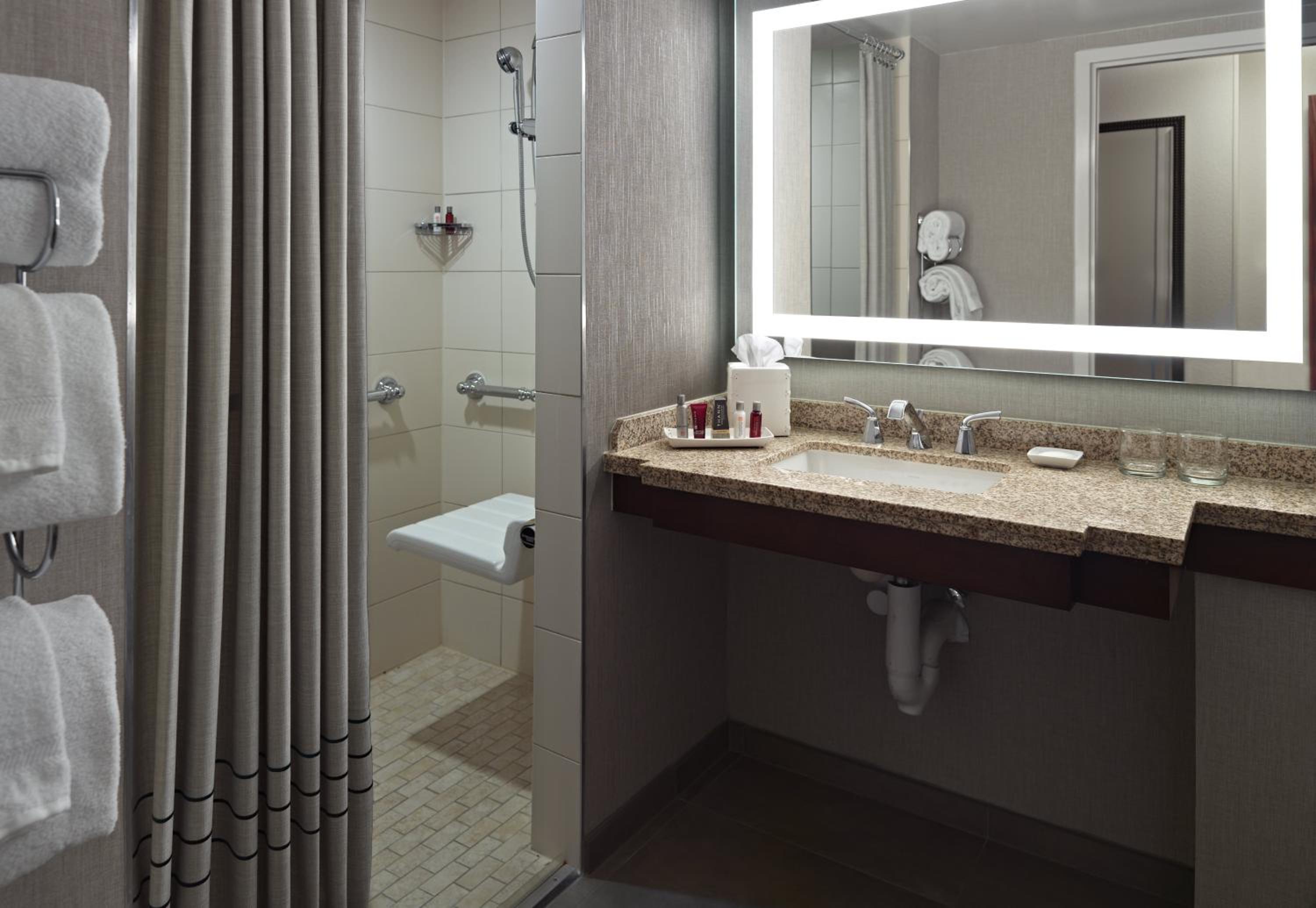 King Room with Roll-in Shower - Mobility and Hearing Accessible - Photo 2