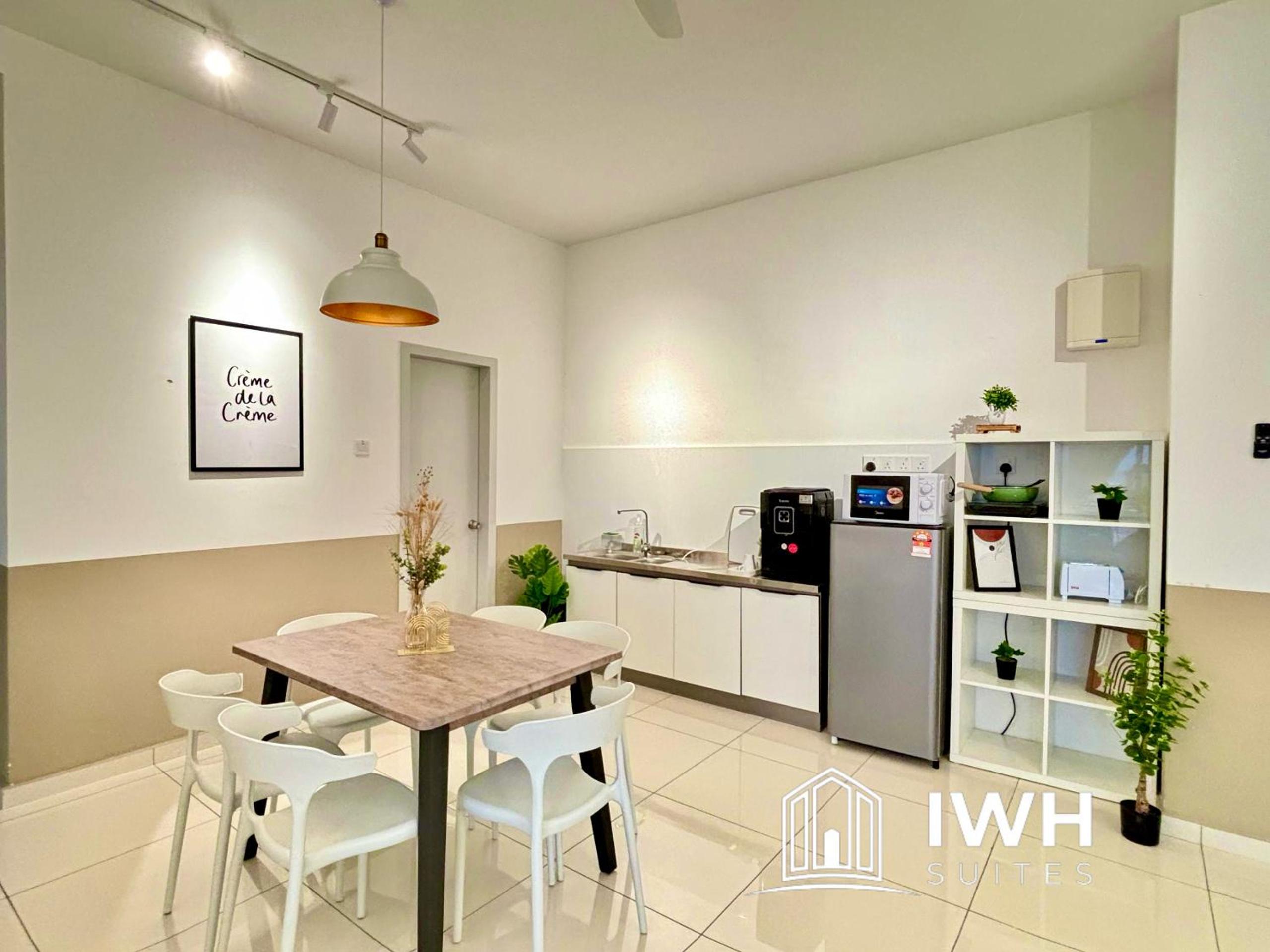 Three-Bedroom Deluxe Apartment - Photo 6