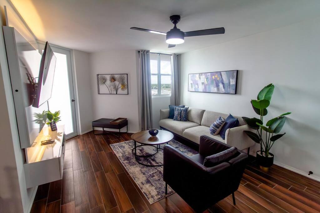 Three-Bedroom House photo 3