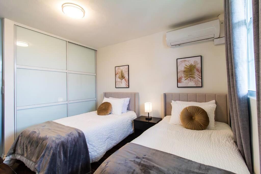 Three-Bedroom House photo 2