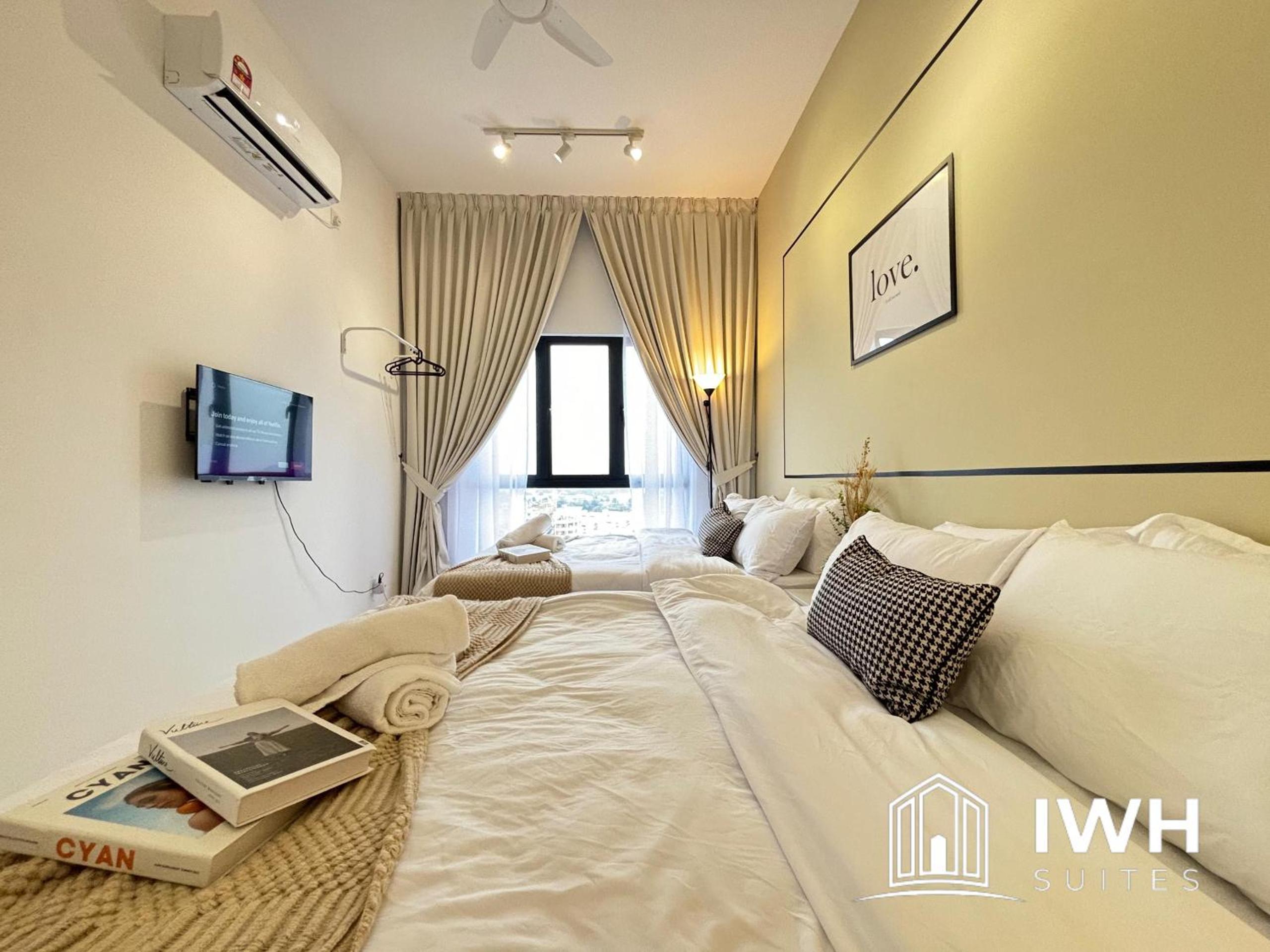 Three-Bedroom Deluxe Apartment - Photo 1