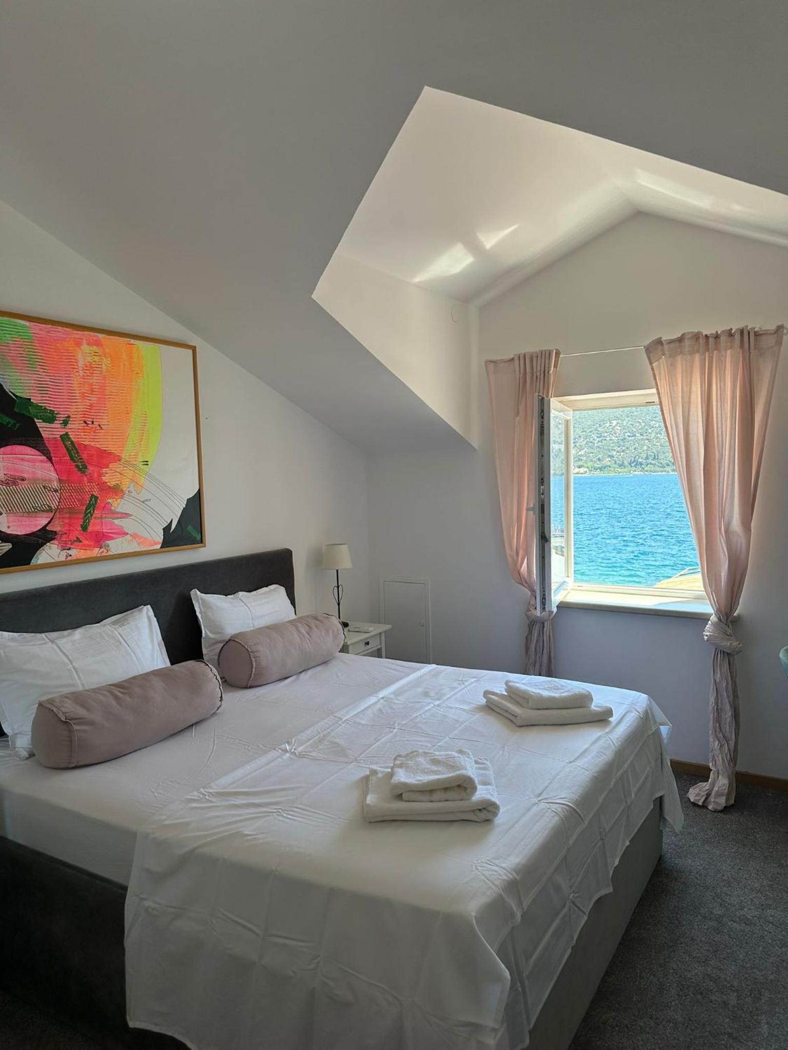 One-Bedroom House photo 1