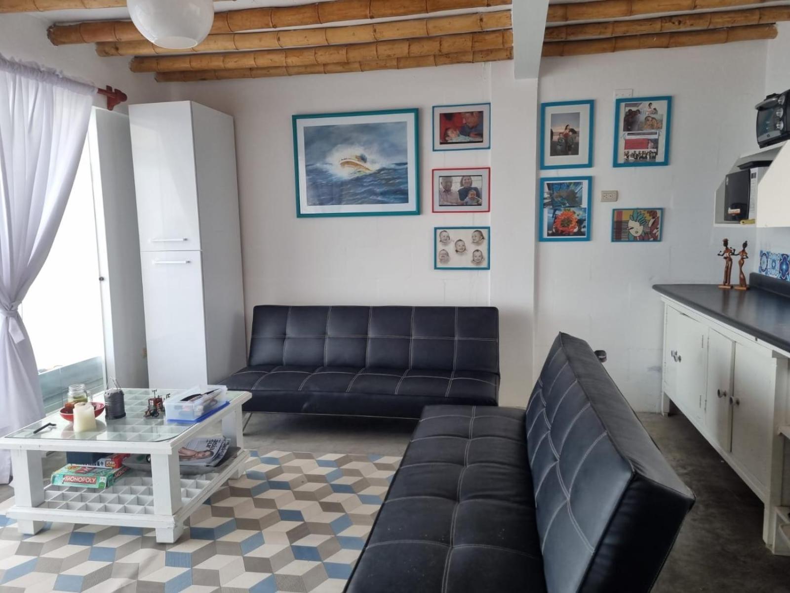 One-Bedroom House photo 2