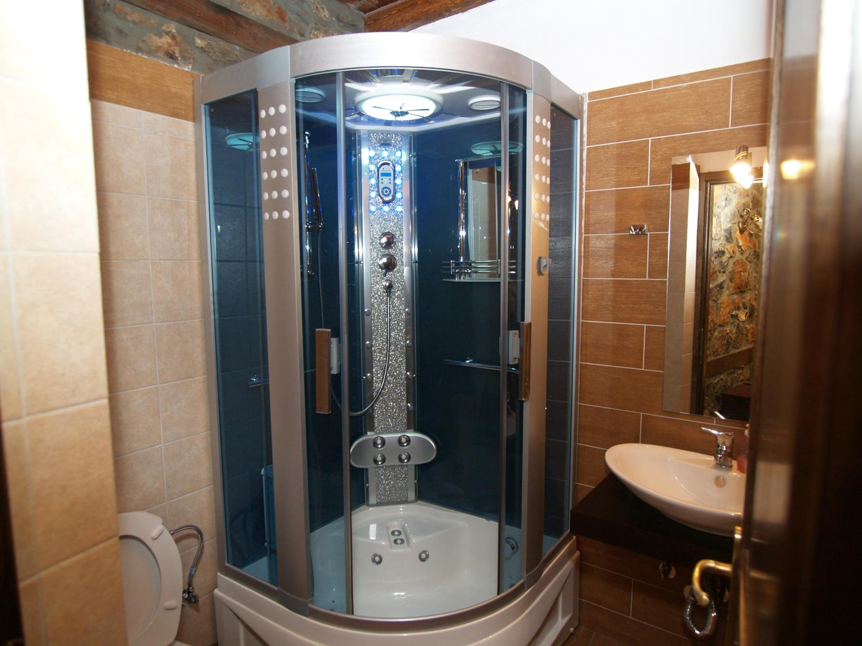Deluxe Double Room with Sauna-Hydro Massage Cabin and Fireplace photo 2