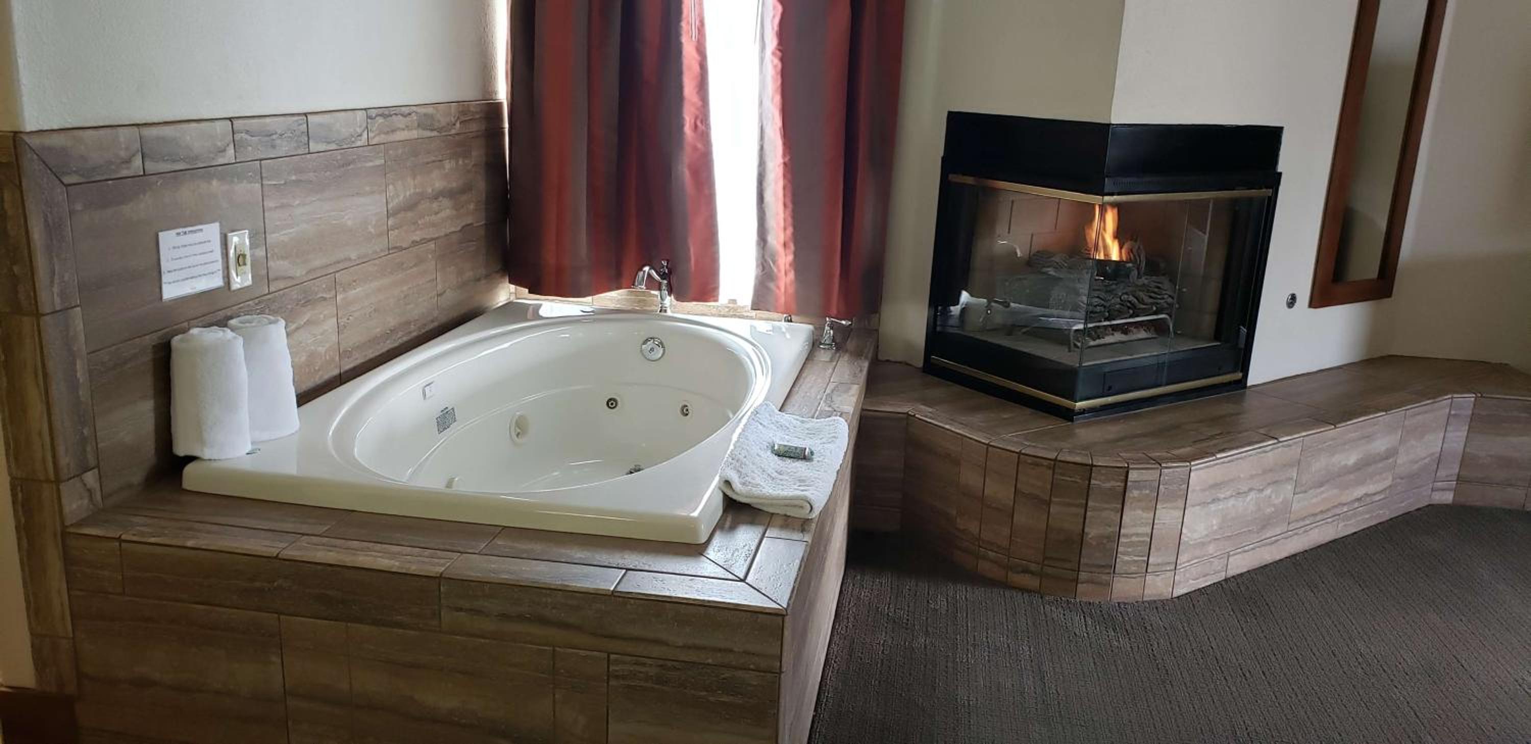 King Suite with Jetted Tub and Fireplace - Non-Smoking photo 2