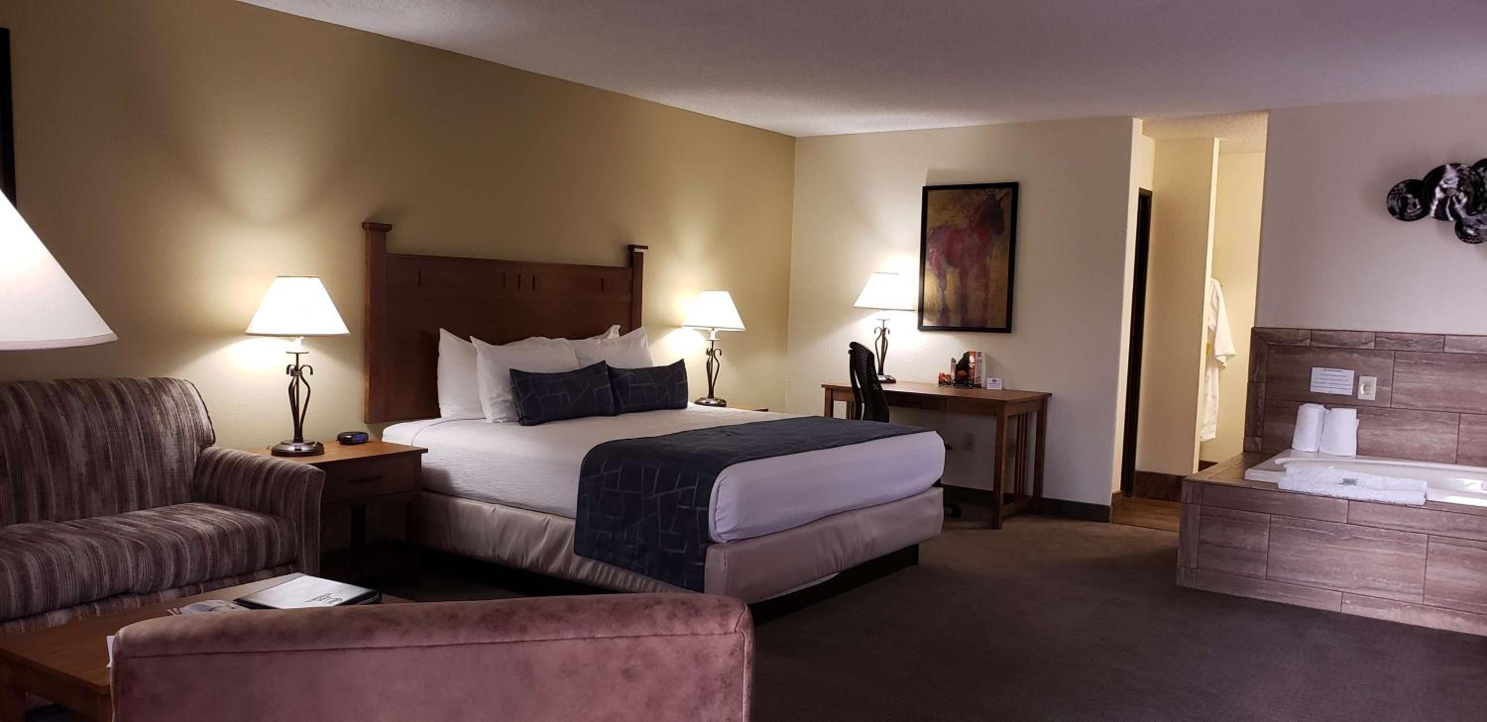 King Suite with Jetted Tub and Fireplace - Non-Smoking photo 1