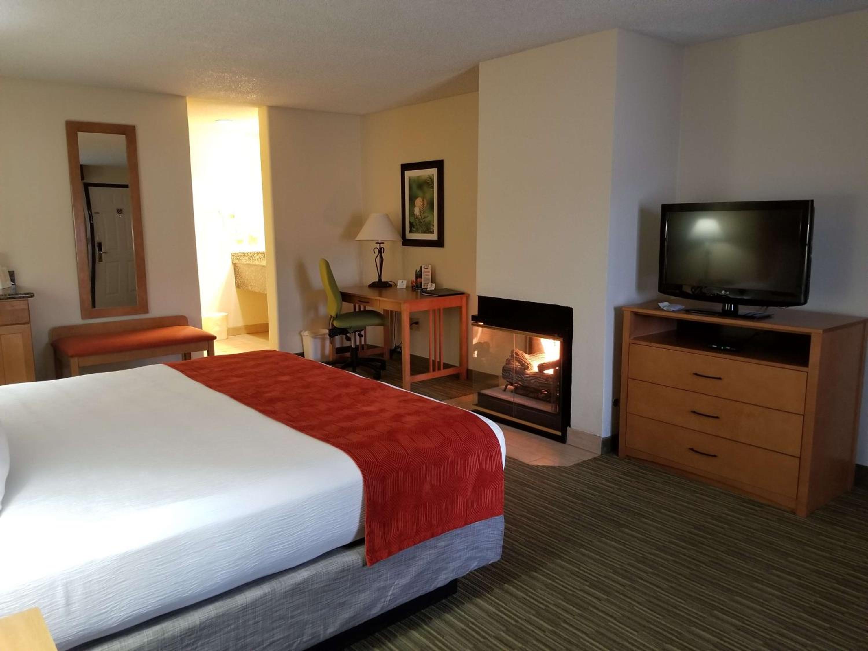 King Room with Fireplace - Non-Smoking photo 1