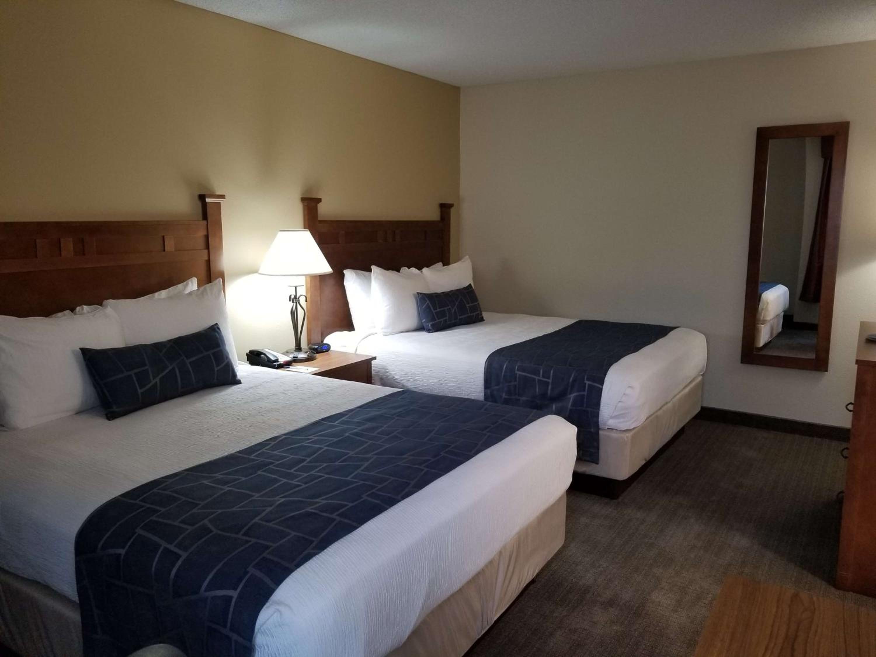 Queen Suite with Two Queen Beds and Sofa Bed - Non-Smoking photo 1