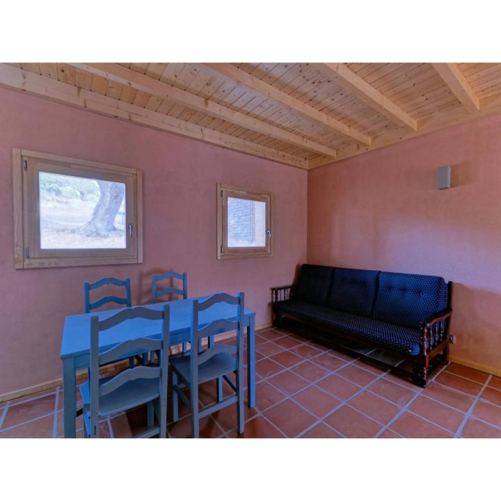 Deluxe Double Room (2 Adults + 1 Child) photo 3