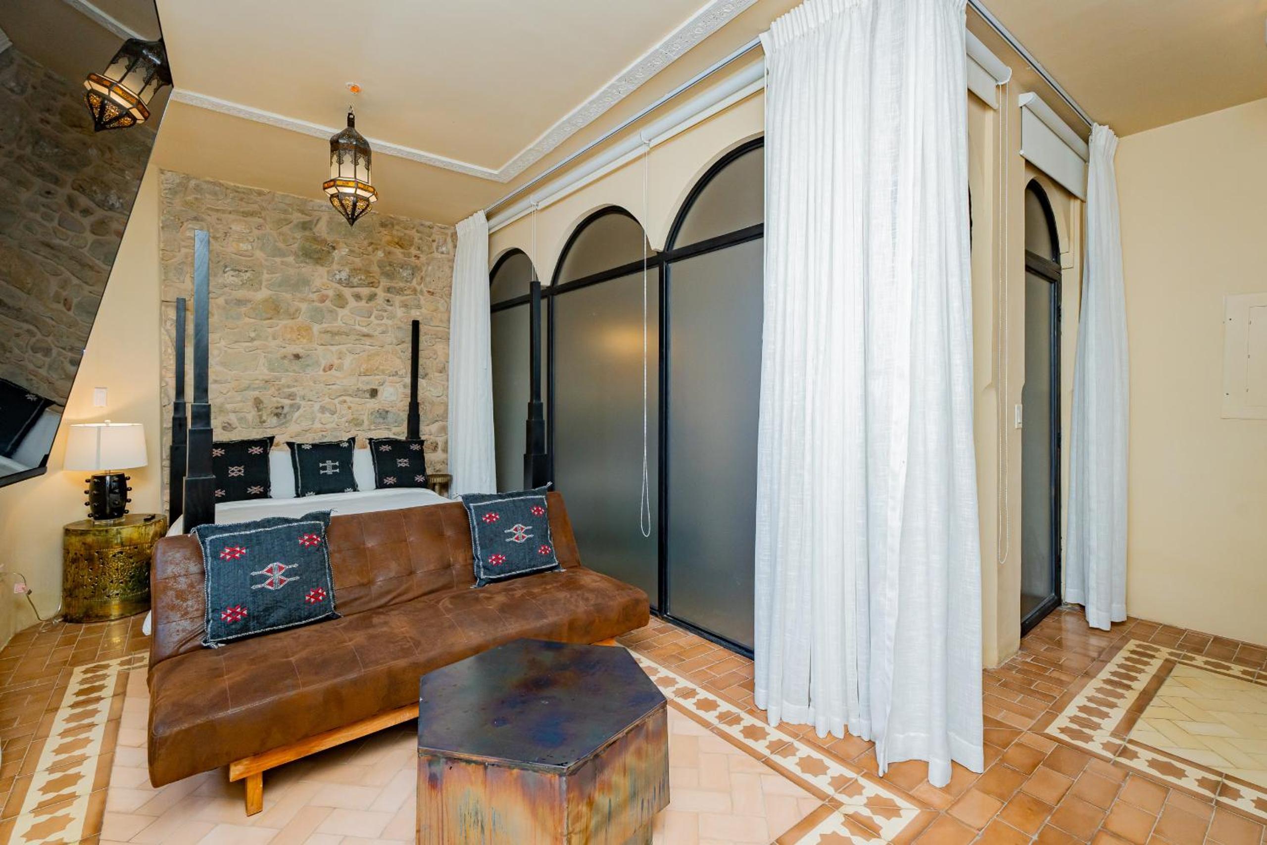 Queen Room photo 1