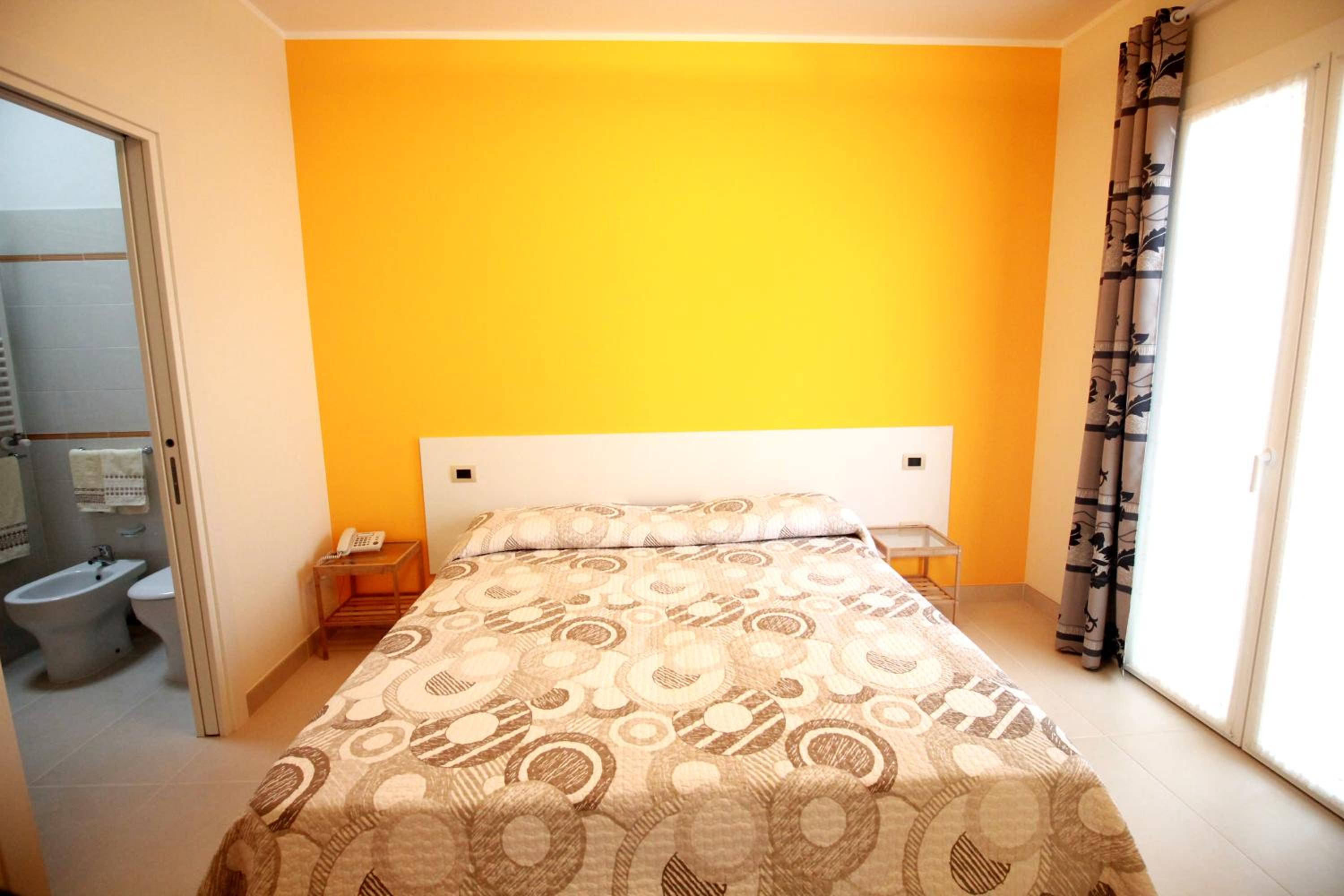 Double Room with Private Bathroom photo 2