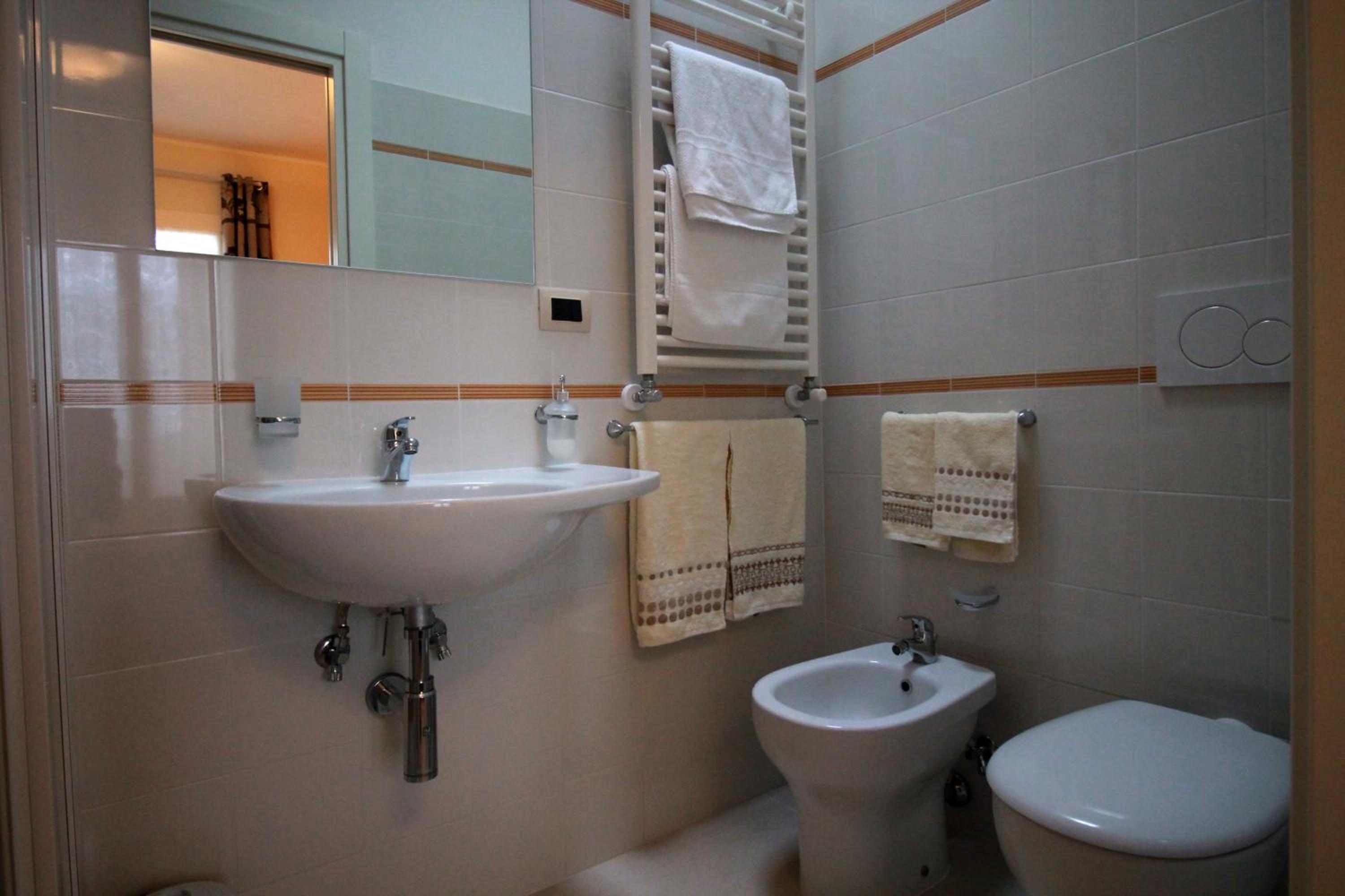 Family Room with Private Bathroom photo 2