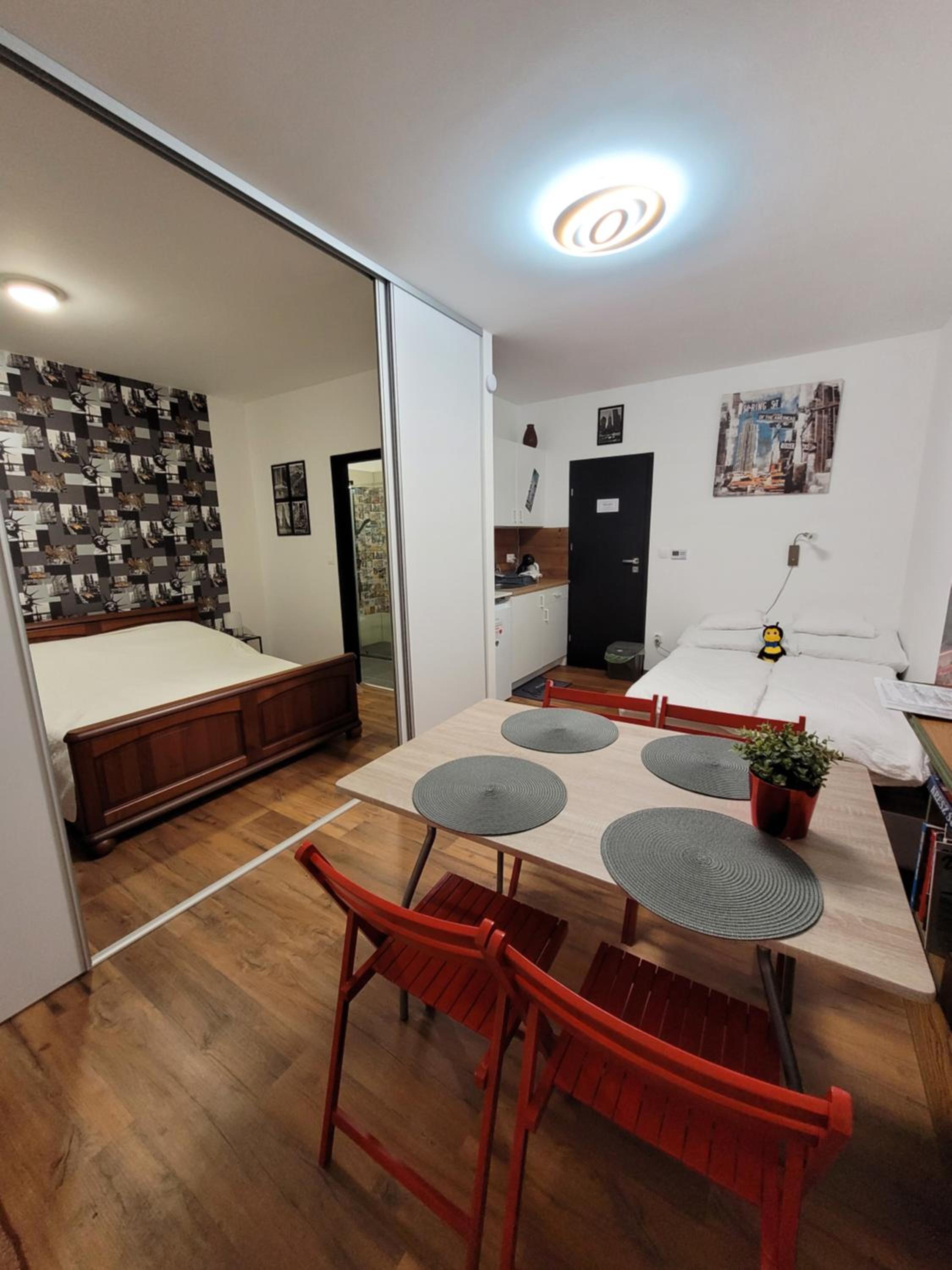 One-Bedroom Apartment photo 1