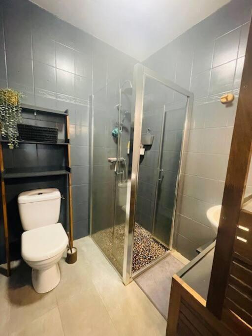 Three-Bedroom House photo 3
