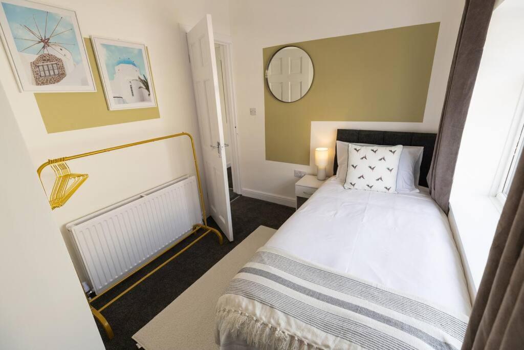 Two-Bedroom House photo 3