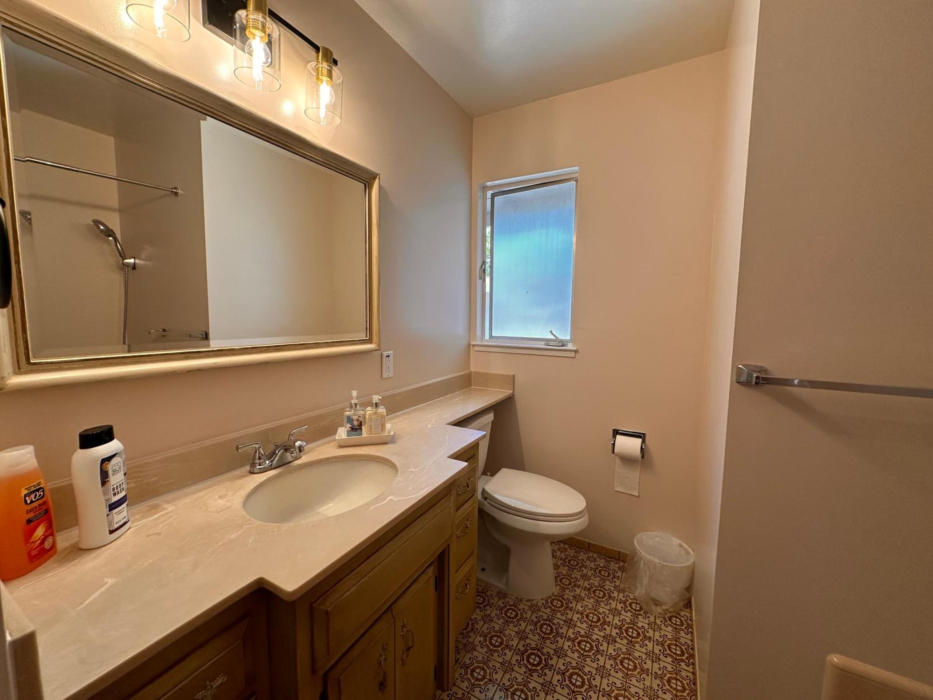 Single Room with Shared Bathroom photo 2