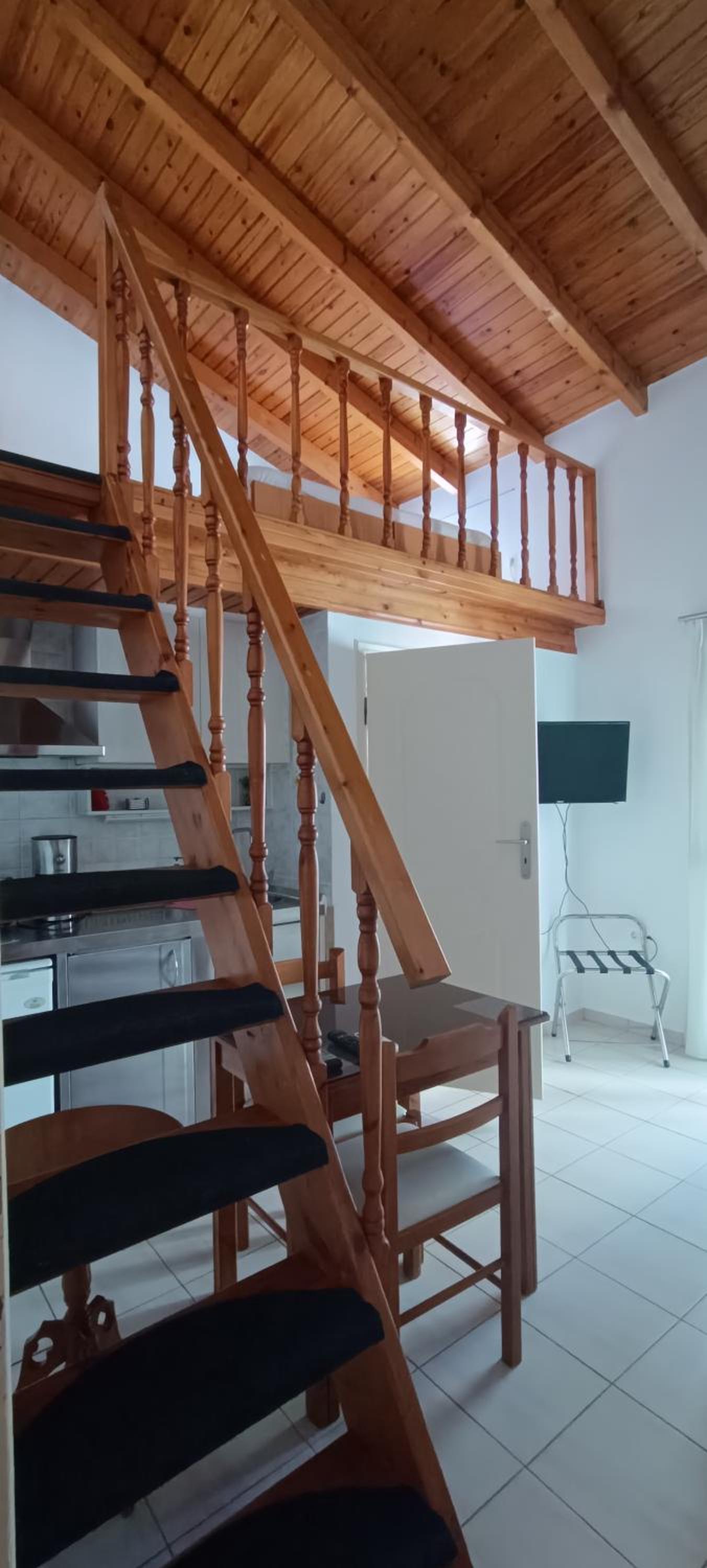 Apartment with Balcony - Photo 32