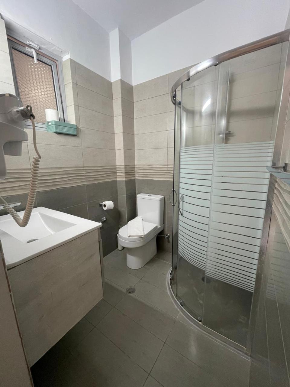 One-Bedroom Apartment with Private Garden photo 3