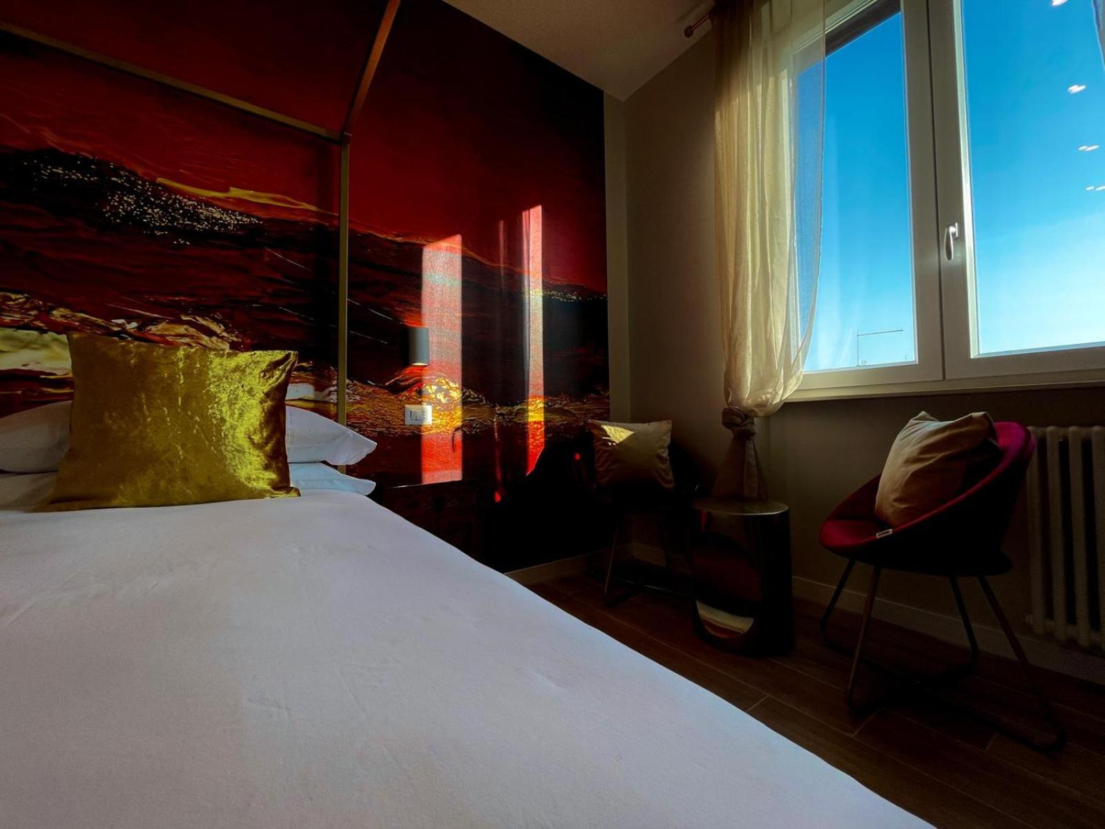 Large Double Room with Private External Bathroom photo 1