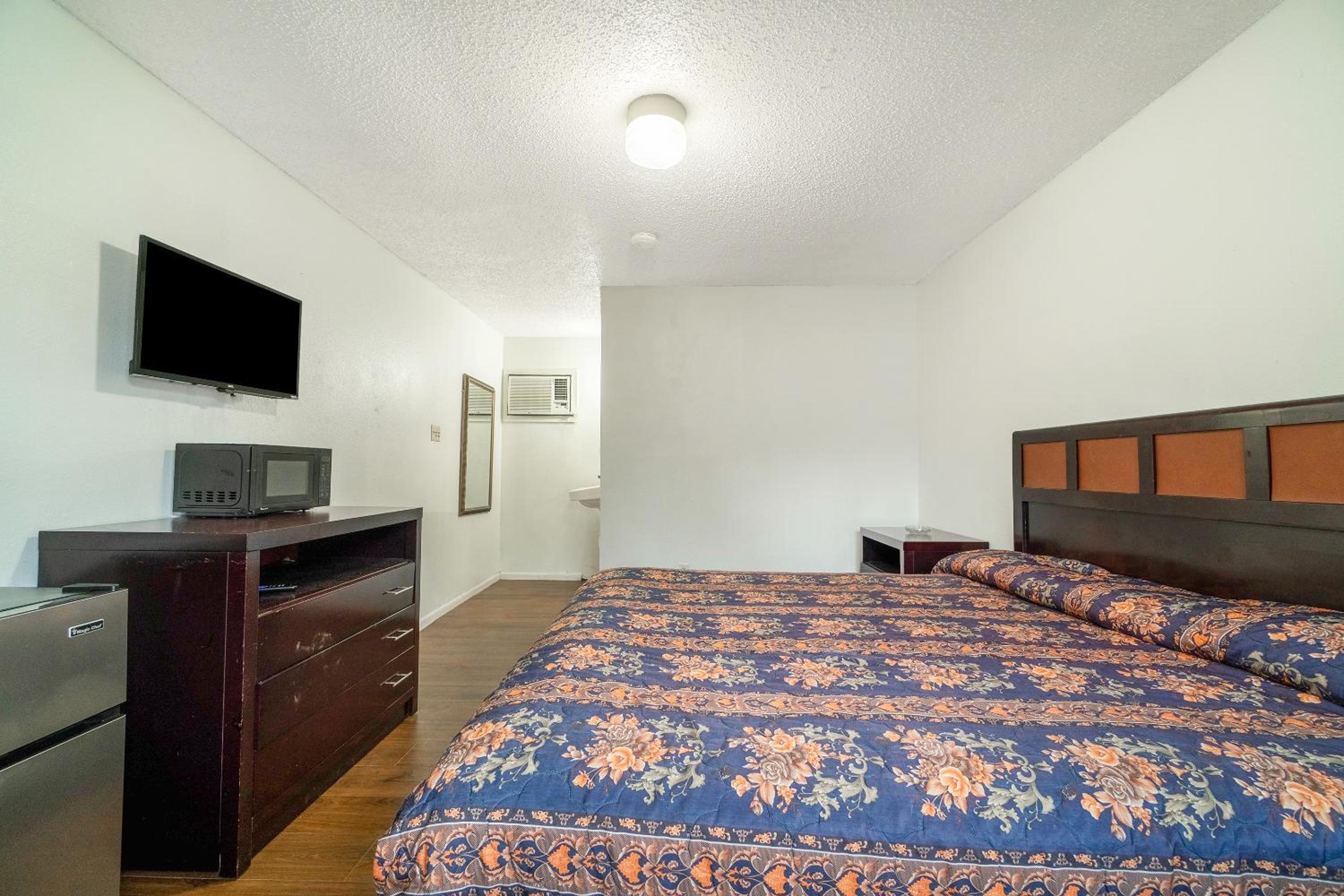 King Bed Smoking - Photo 6