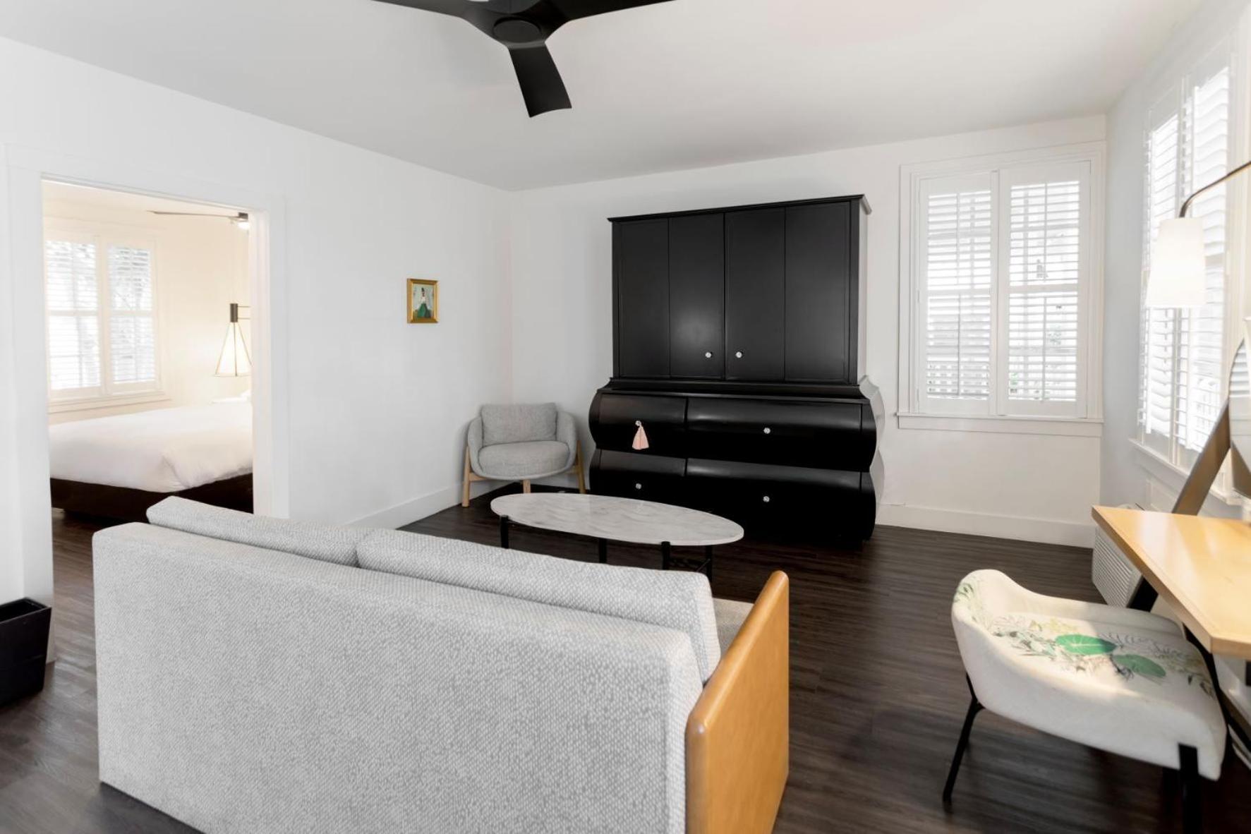 One-Bedroom King Suite - Photo 4