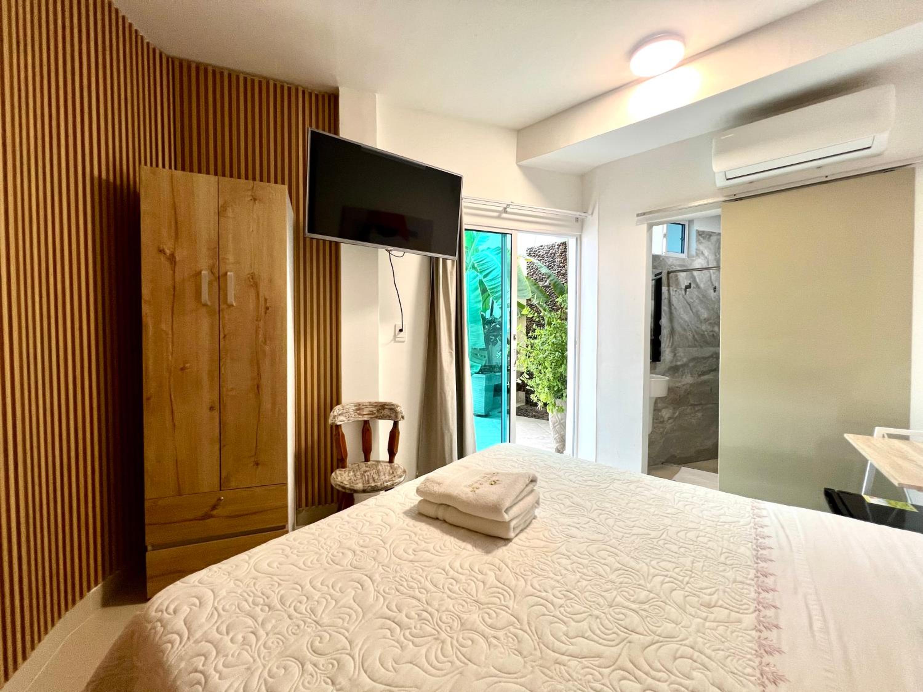 Double Room with Pool View photo 3