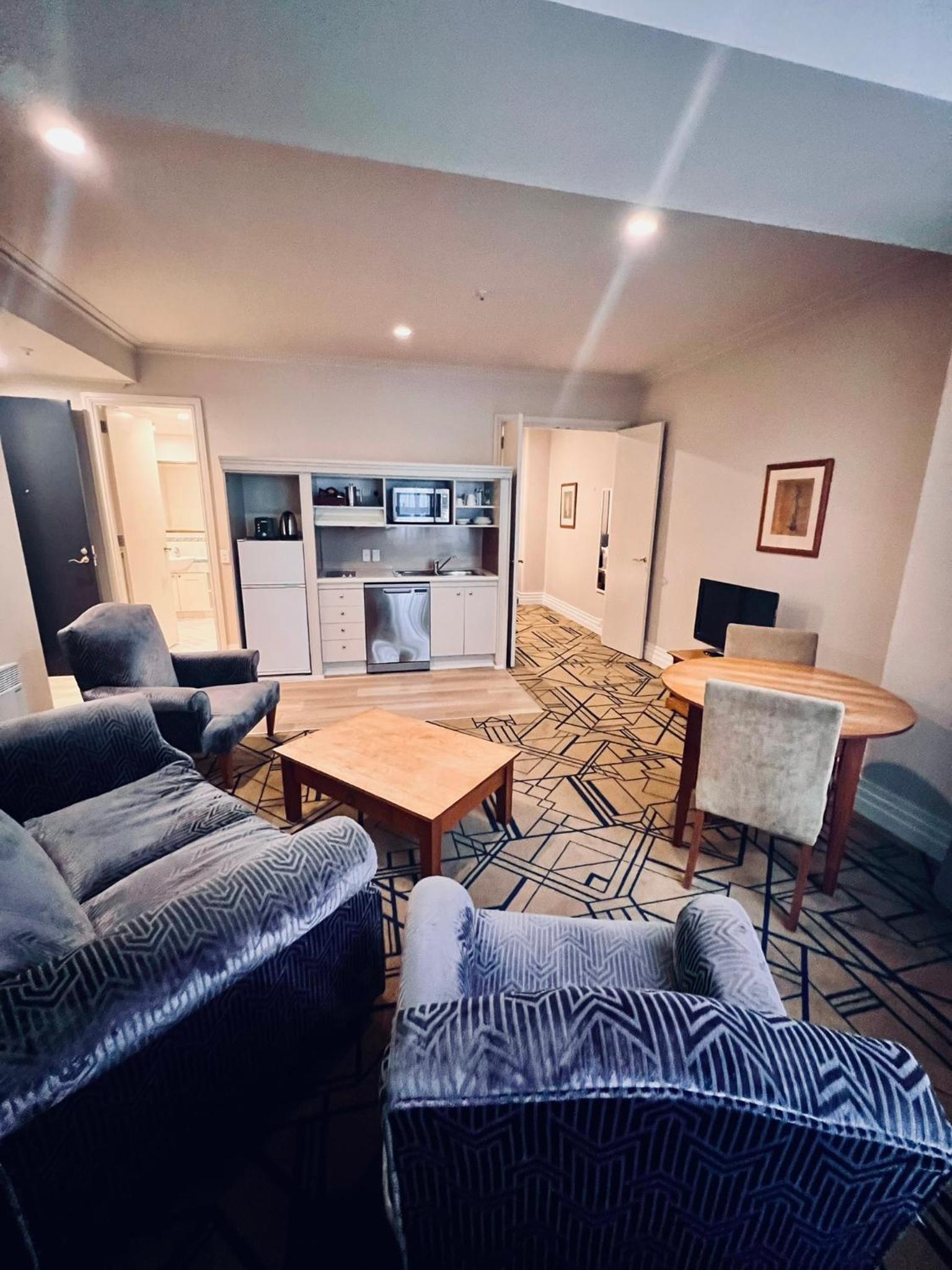 One-Bedroom Apartment - Booking.com only. photo 3
