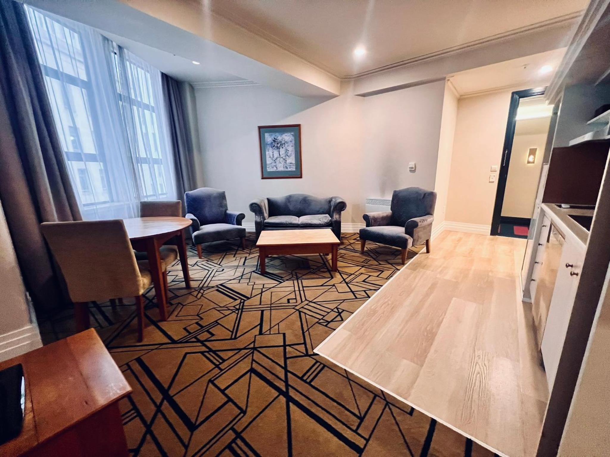 One-Bedroom Apartment - Booking.com only. photo 2