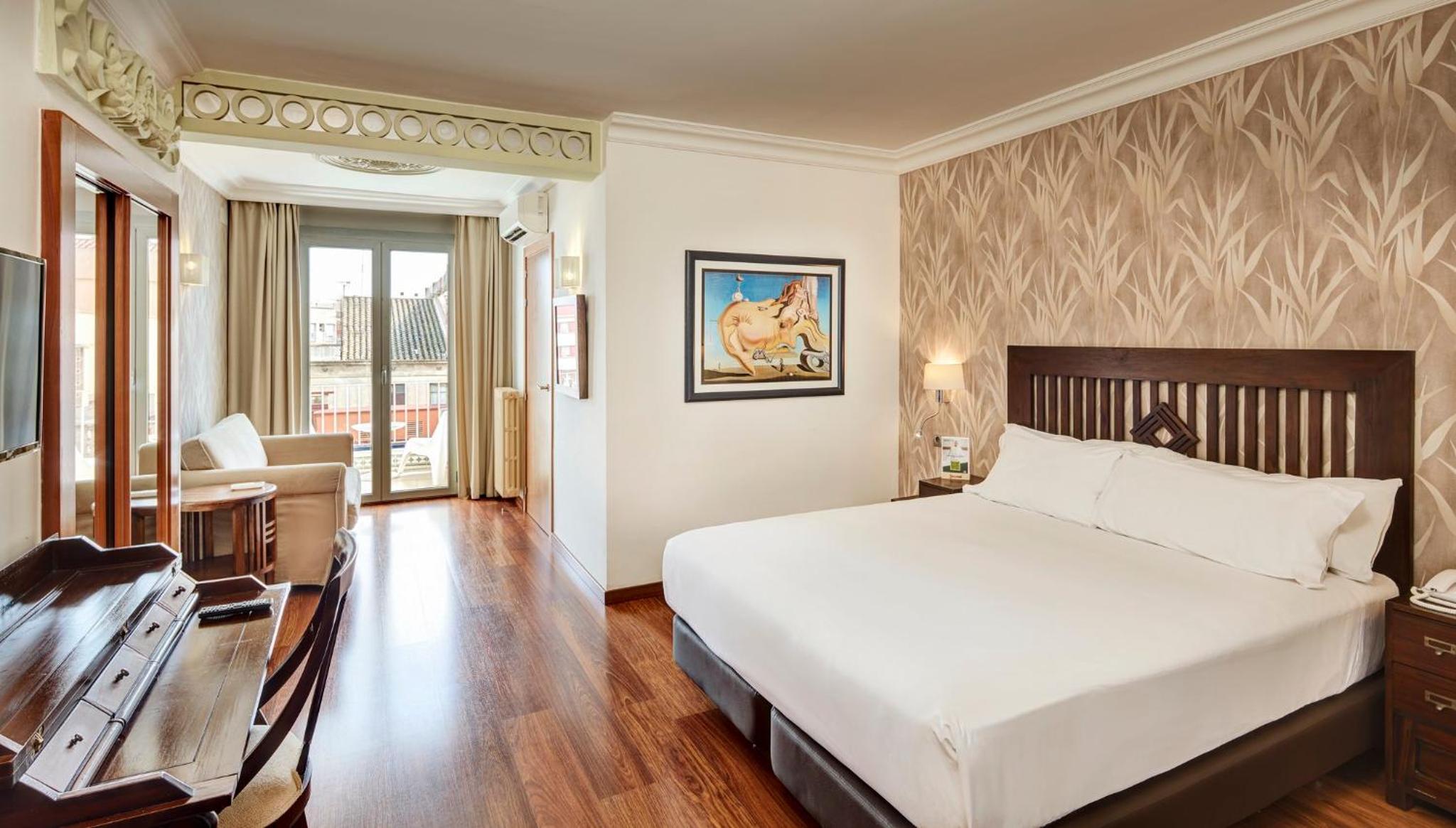 Double Room with Balcony - Photo 3