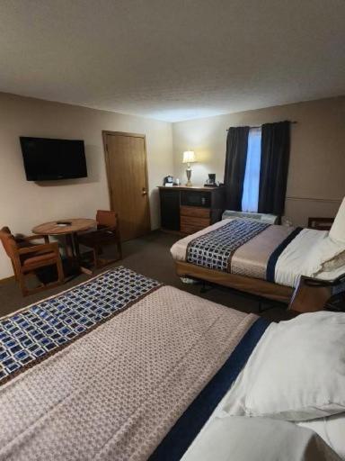 Deluxe Double Room (2 Adults + 1 Child) photo 2