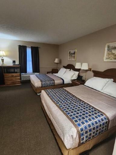 Deluxe Double Room (2 Adults + 1 Child)
