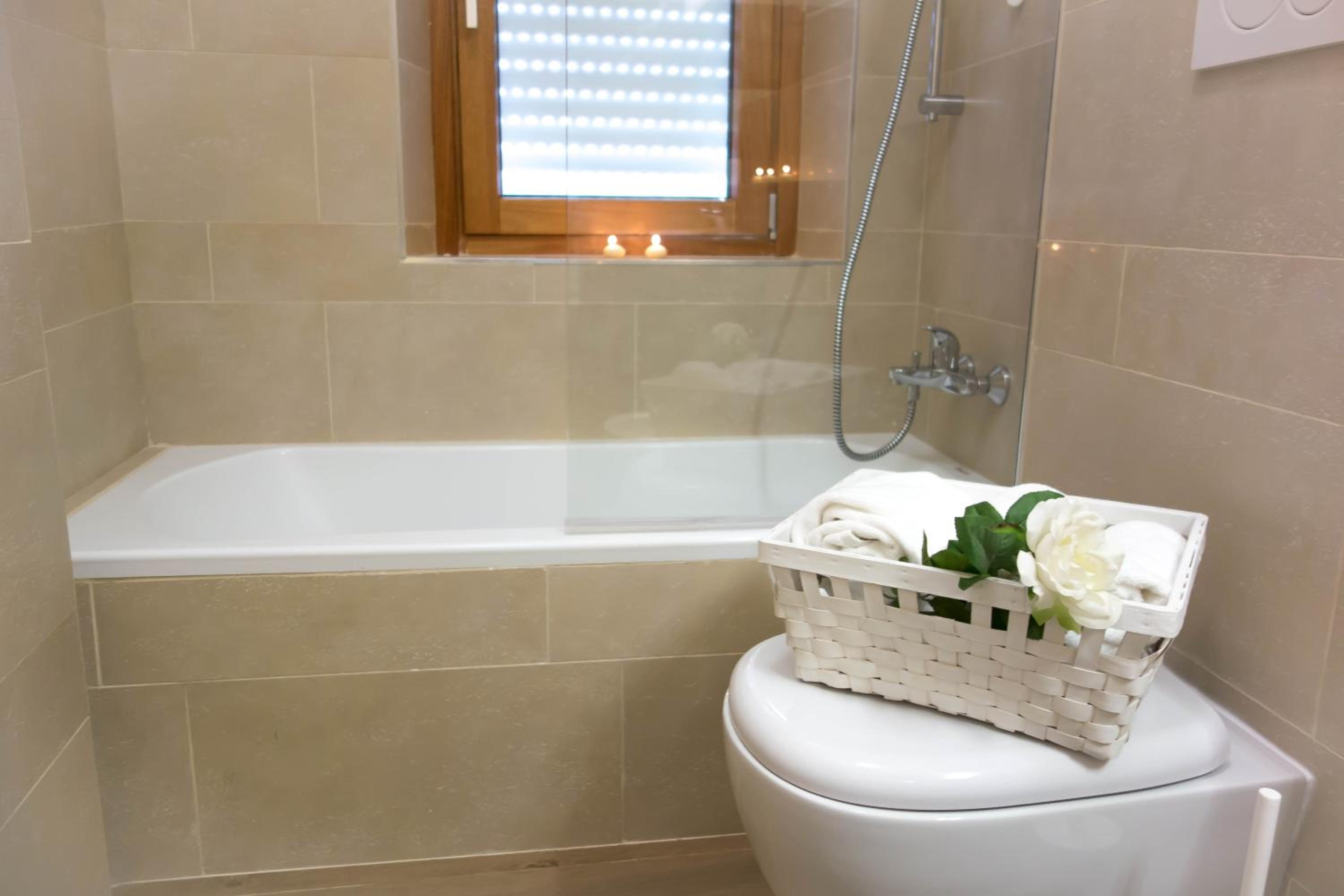 Double Room with Private External Bathroom photo 2
