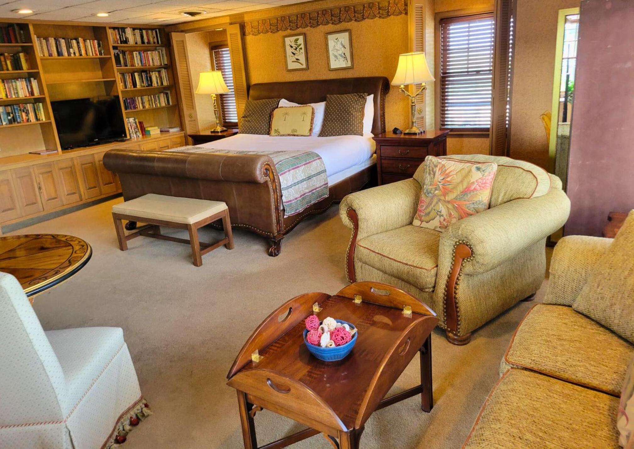 Executive Suite - Photo 5
