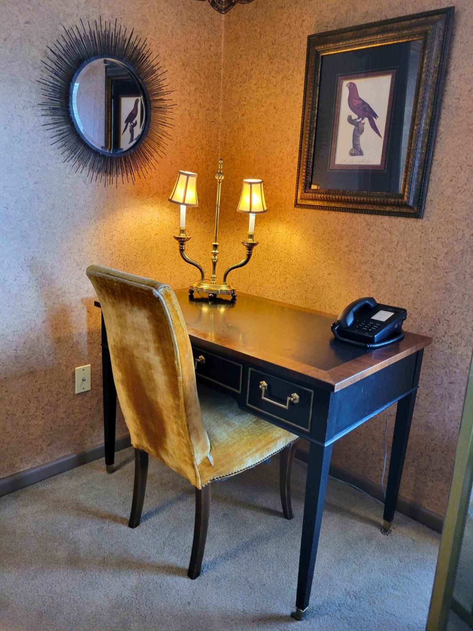 Executive Suite - Photo 8