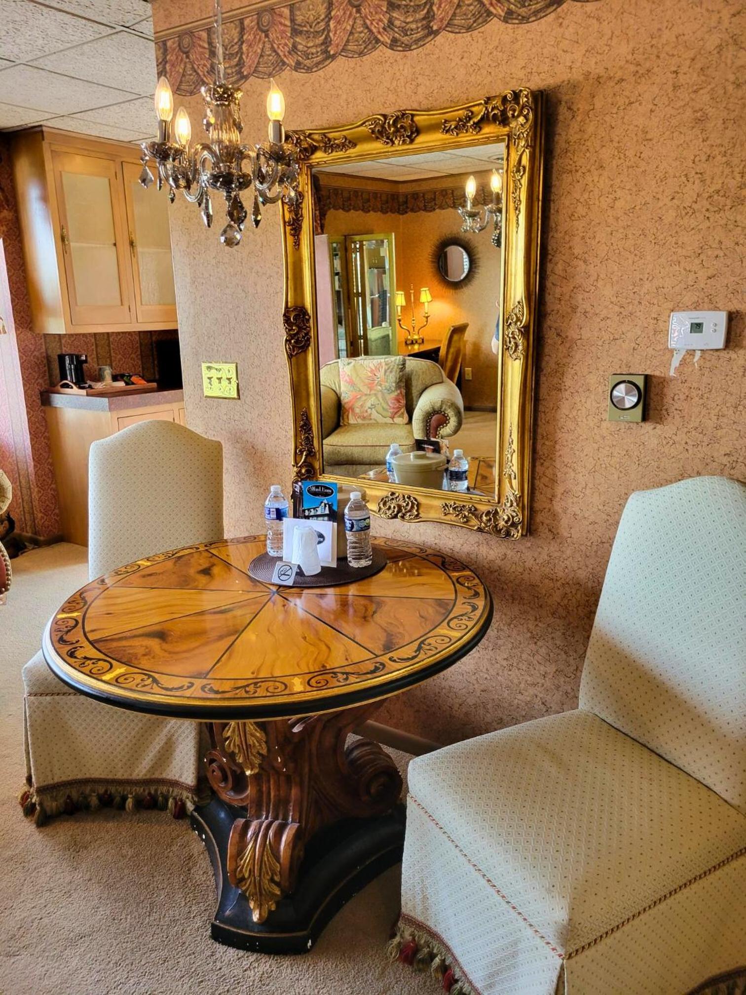 Executive Suite - Photo 9