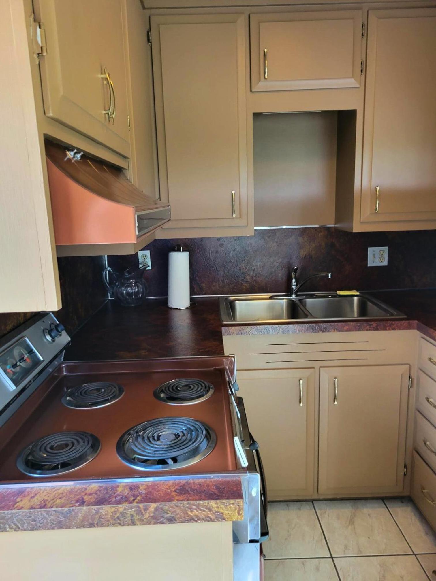 Executive Suite - Photo 10