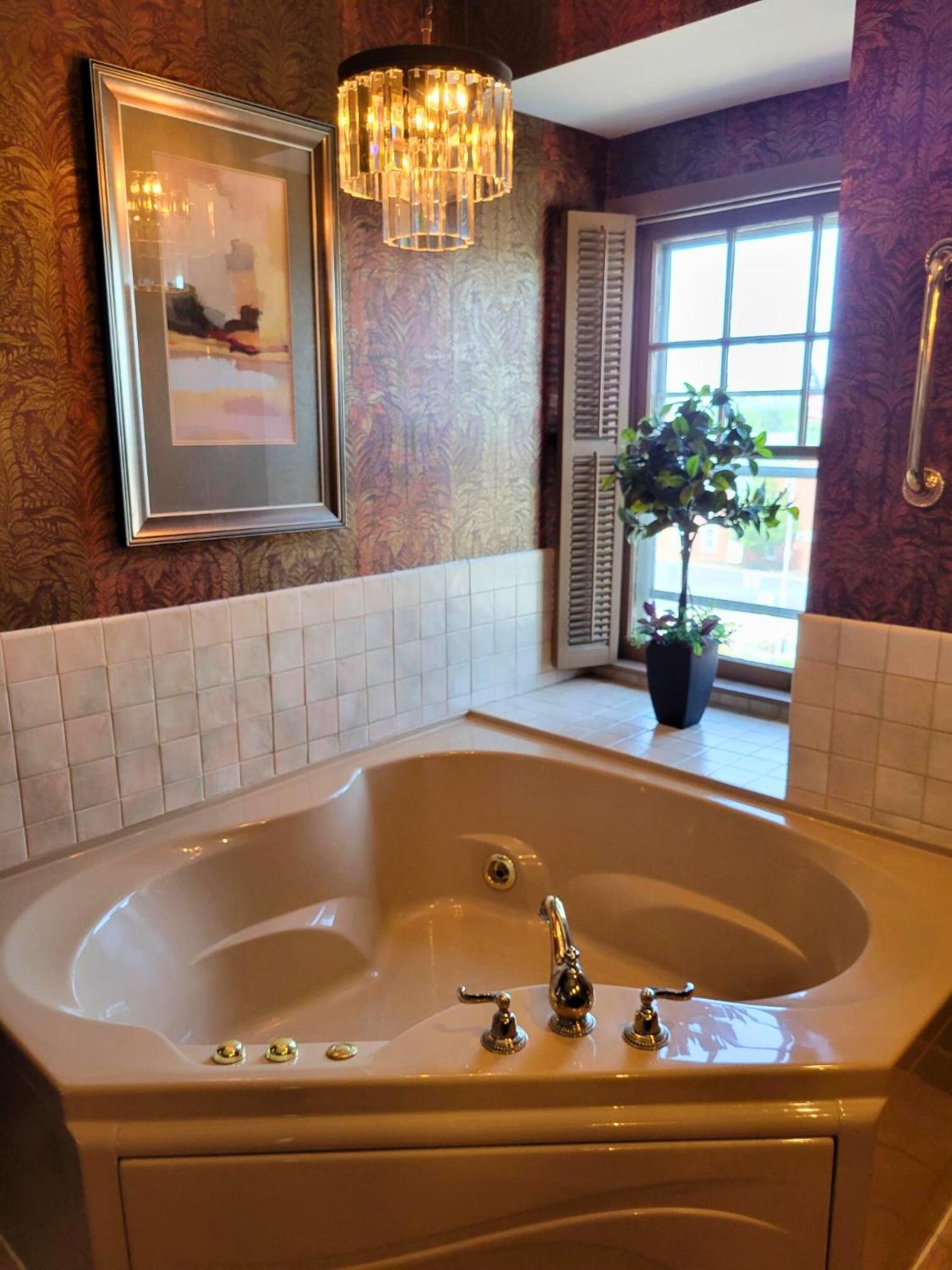 Executive Suite - Photo 11