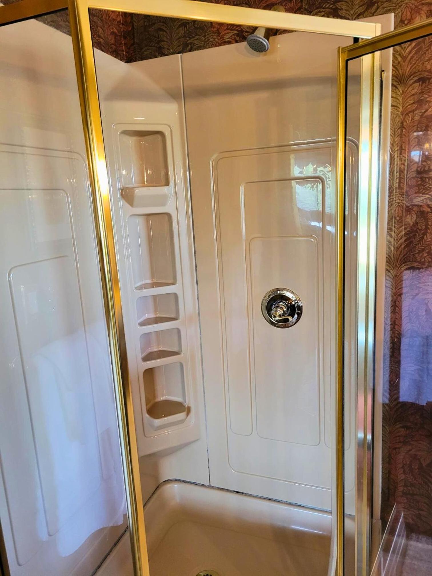 Executive Suite - Photo 12