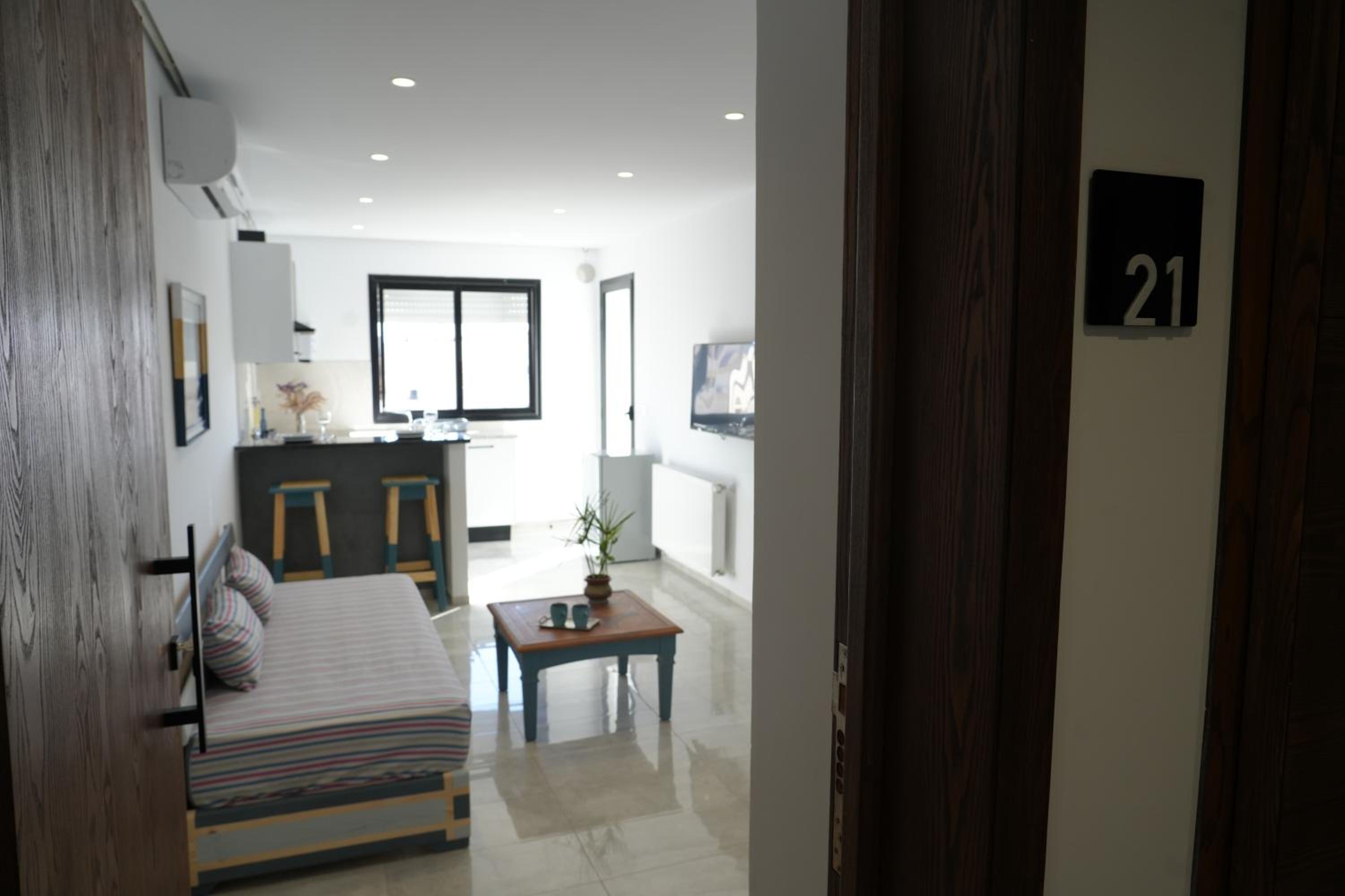 One-Bedroom Apartment photo 1
