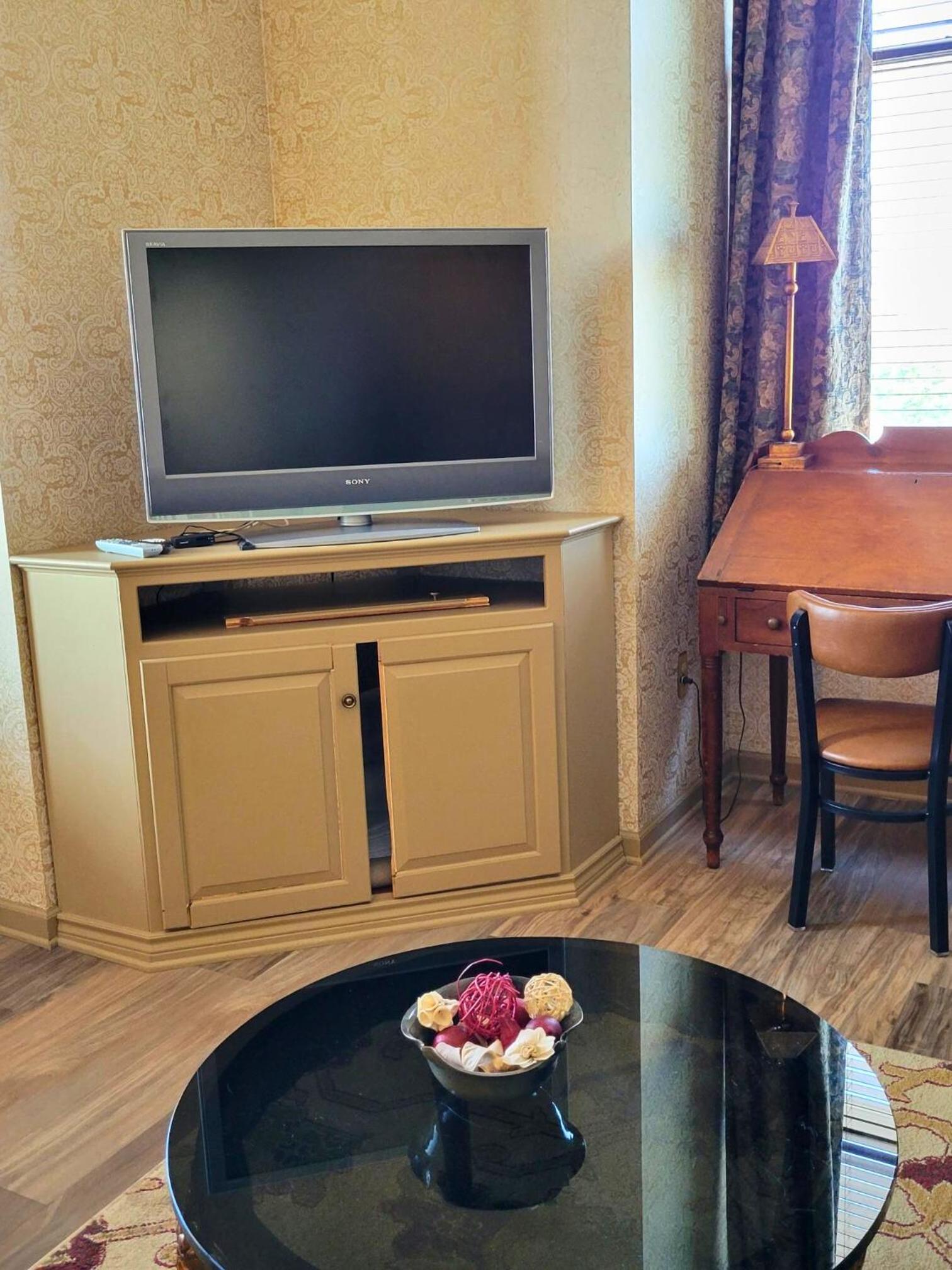 Deluxe Suite - Photo 8