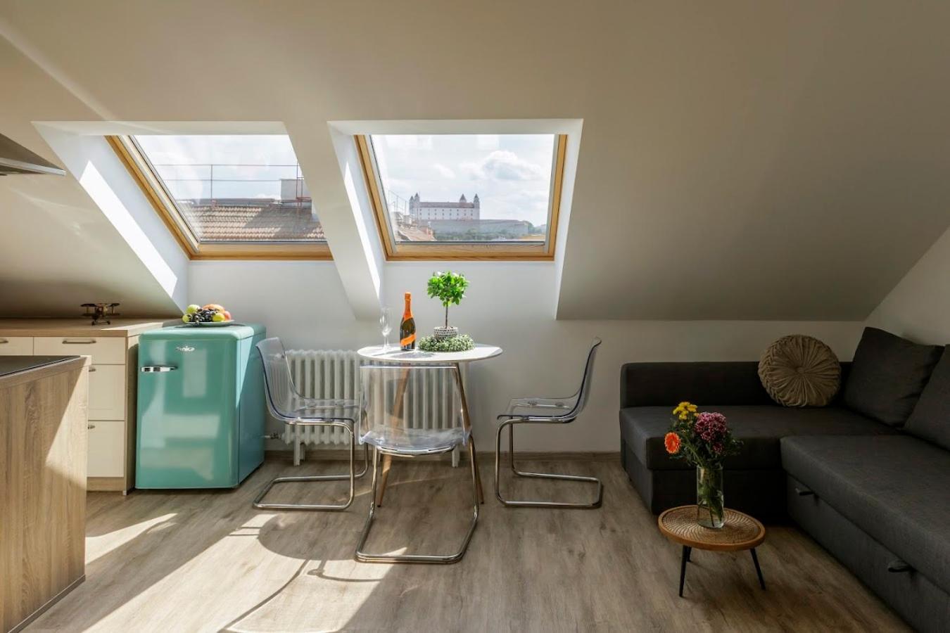 One-Bedroom Apartment